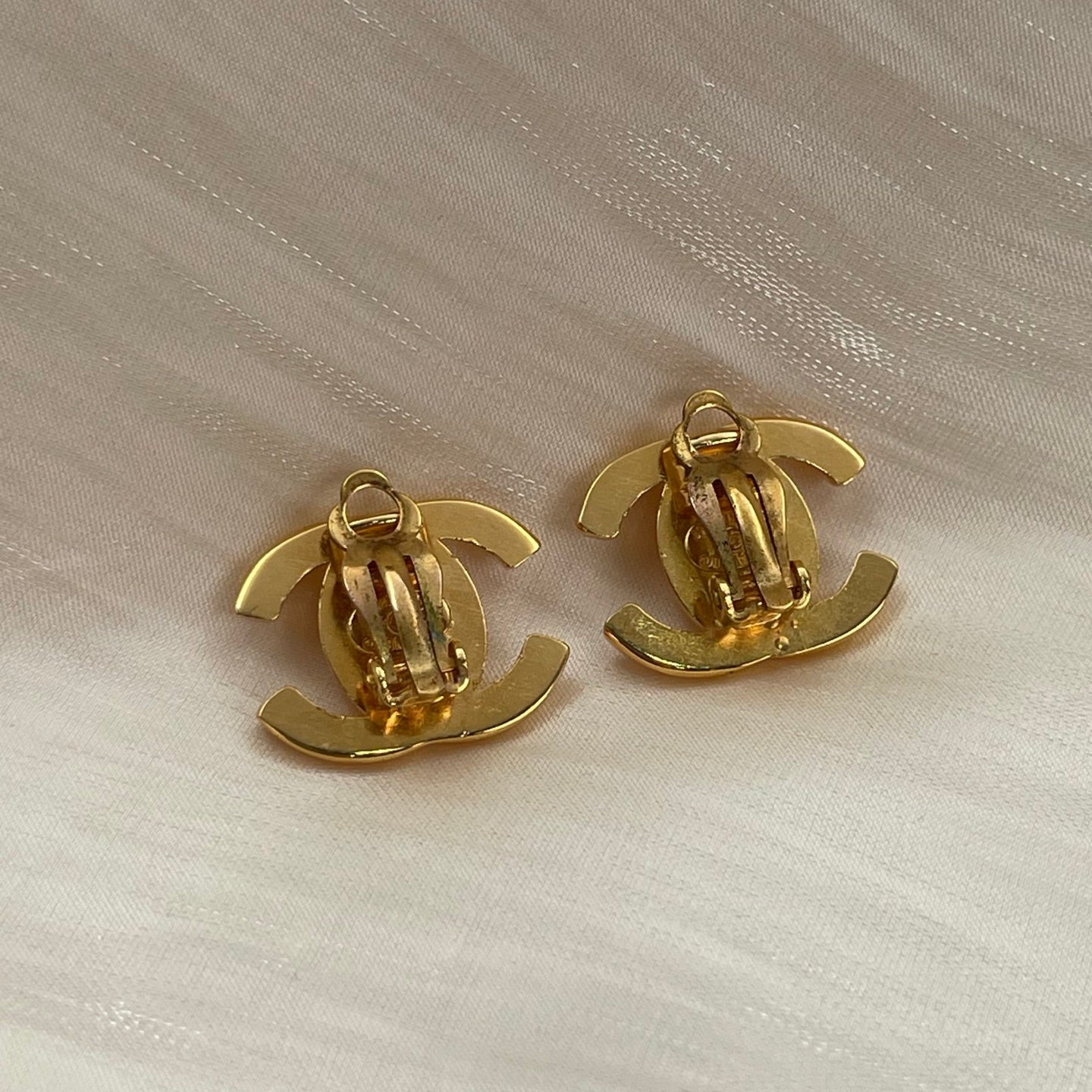 Chanel Vintage Rich Gold CC Classic Twist Lock Clip-On Earrings [Used]