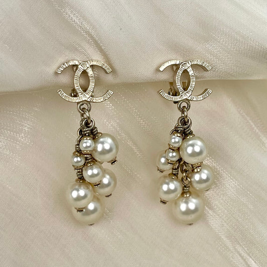 Chanel Vintage Pale Gold Grape Pearl Tassel Clip-On Earring[Used]