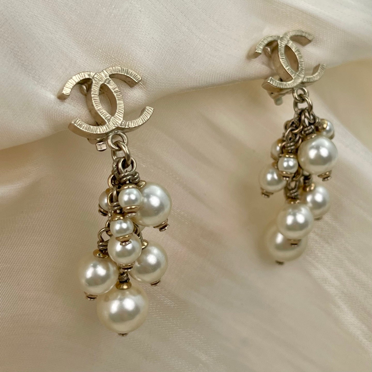 Chanel Vintage Pale Gold Grape Pearl Tassel Clip-On Earring[Used]