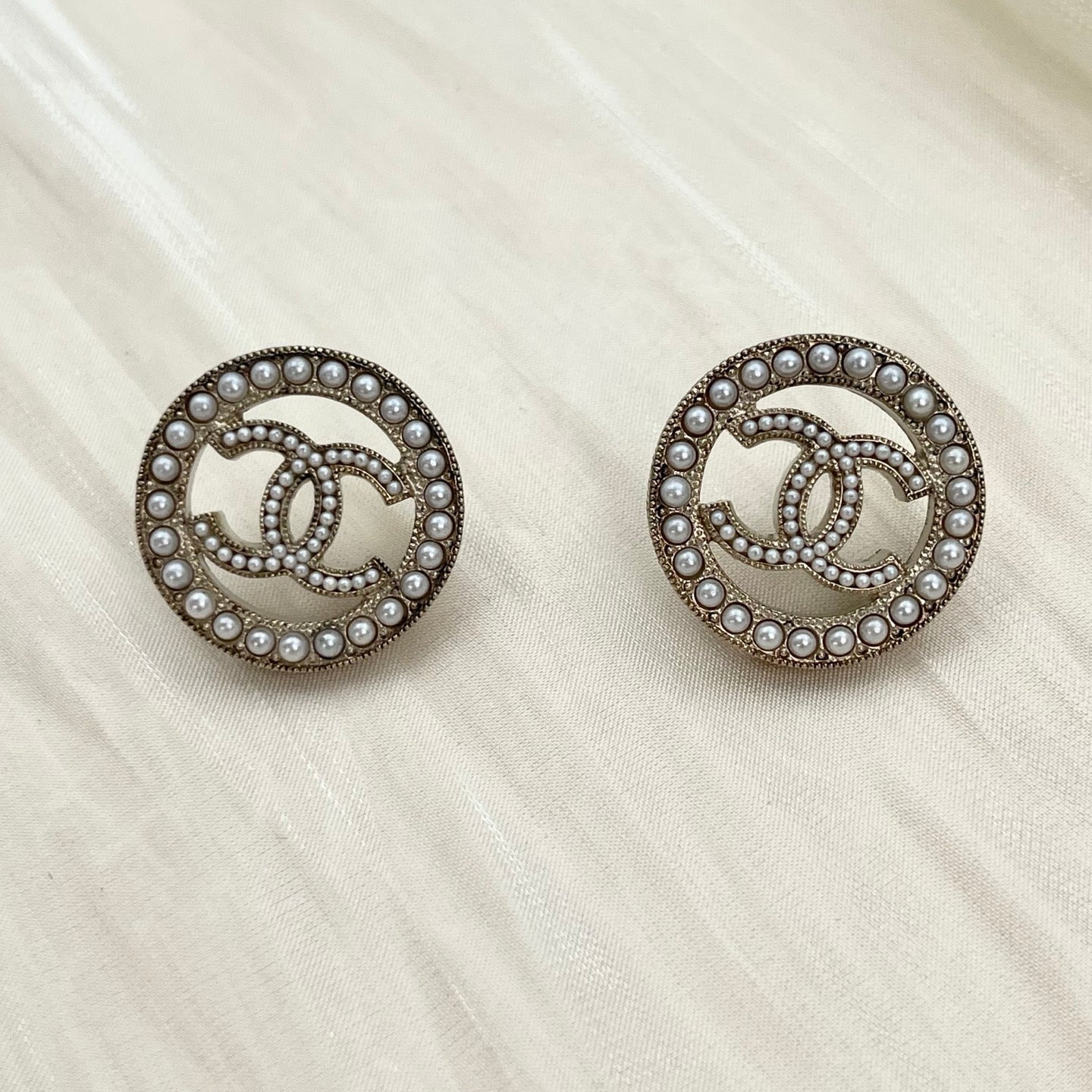 Chanel Pearl-Set Openwork CC Circle Stud Earrings [Used]