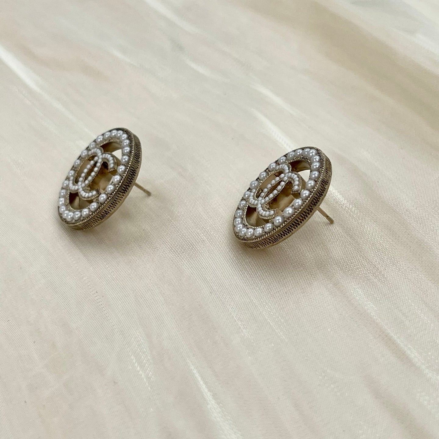 Chanel Pearl-Set Openwork CC Circle Stud Earrings [Used]