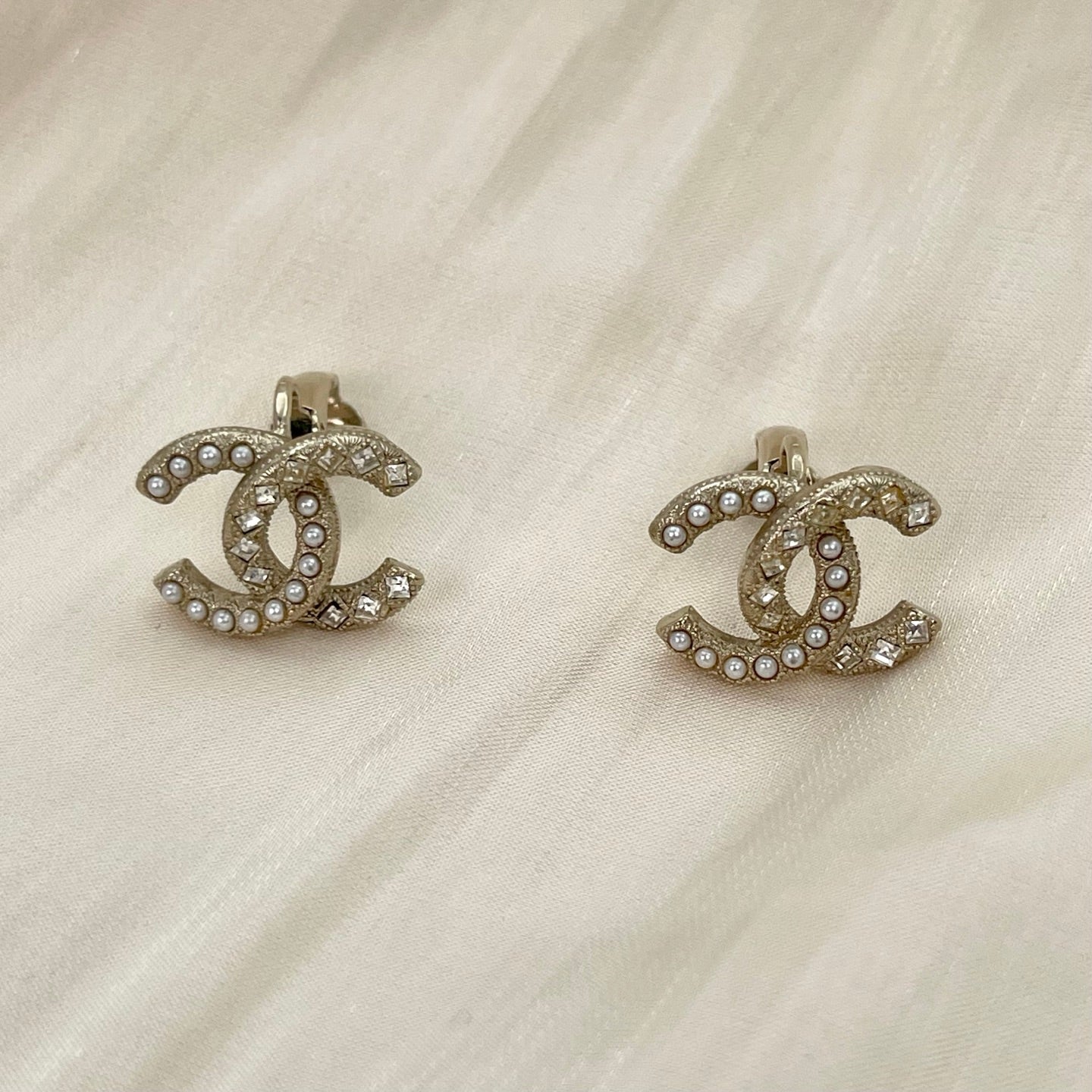 Chanel Vintage Pale Gold CC Clip-On Earrings [Used]