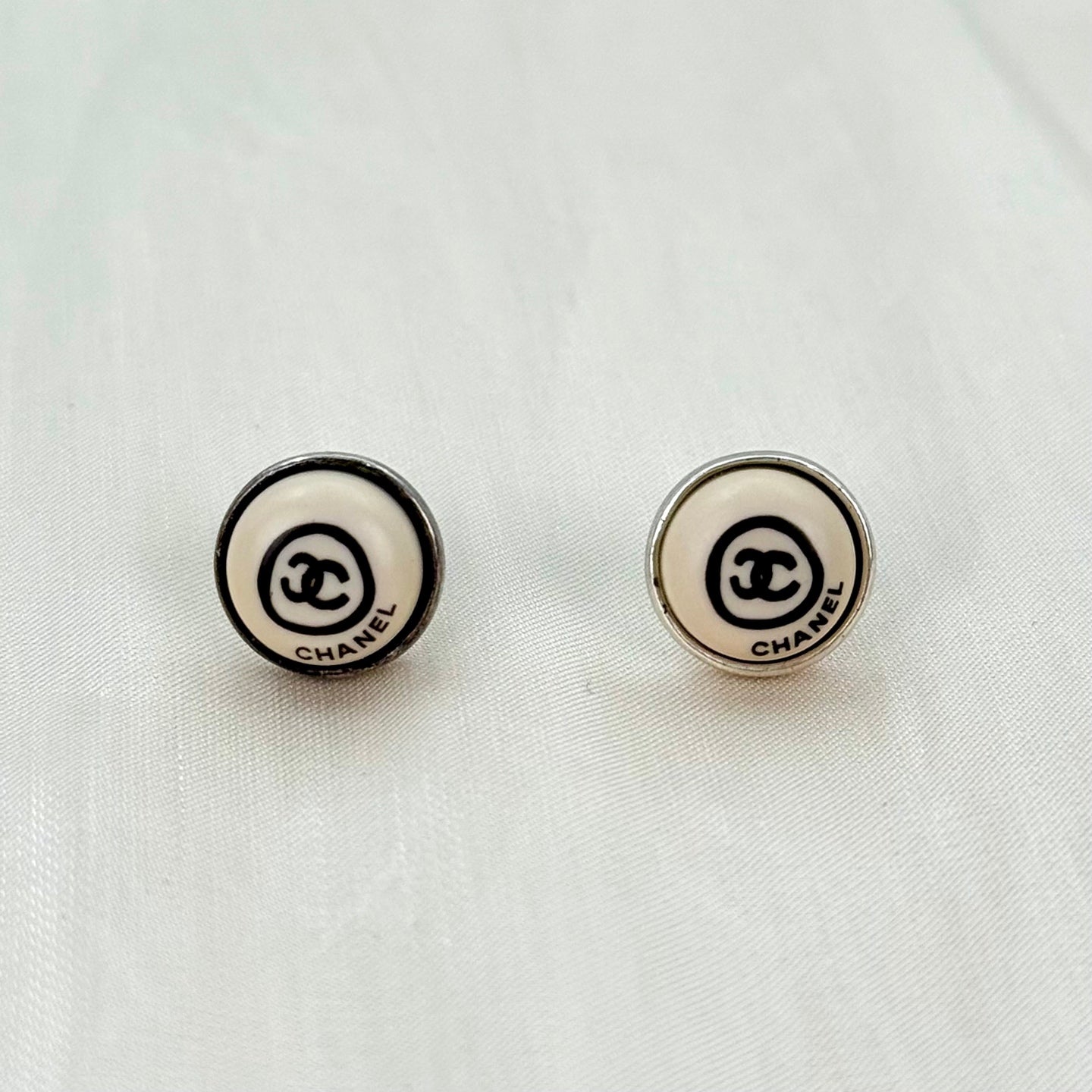Chanel Handwritten-Style Logo Ivory Mini Ball-shaped Stud Earrings [Used]