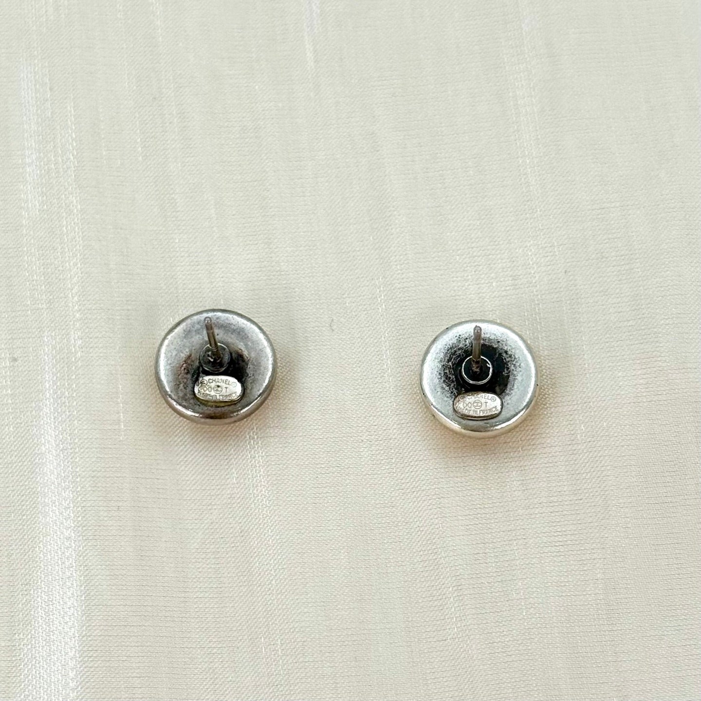 Chanel Handwritten-Style Logo Ivory Mini Ball-shaped Stud Earrings [Used]