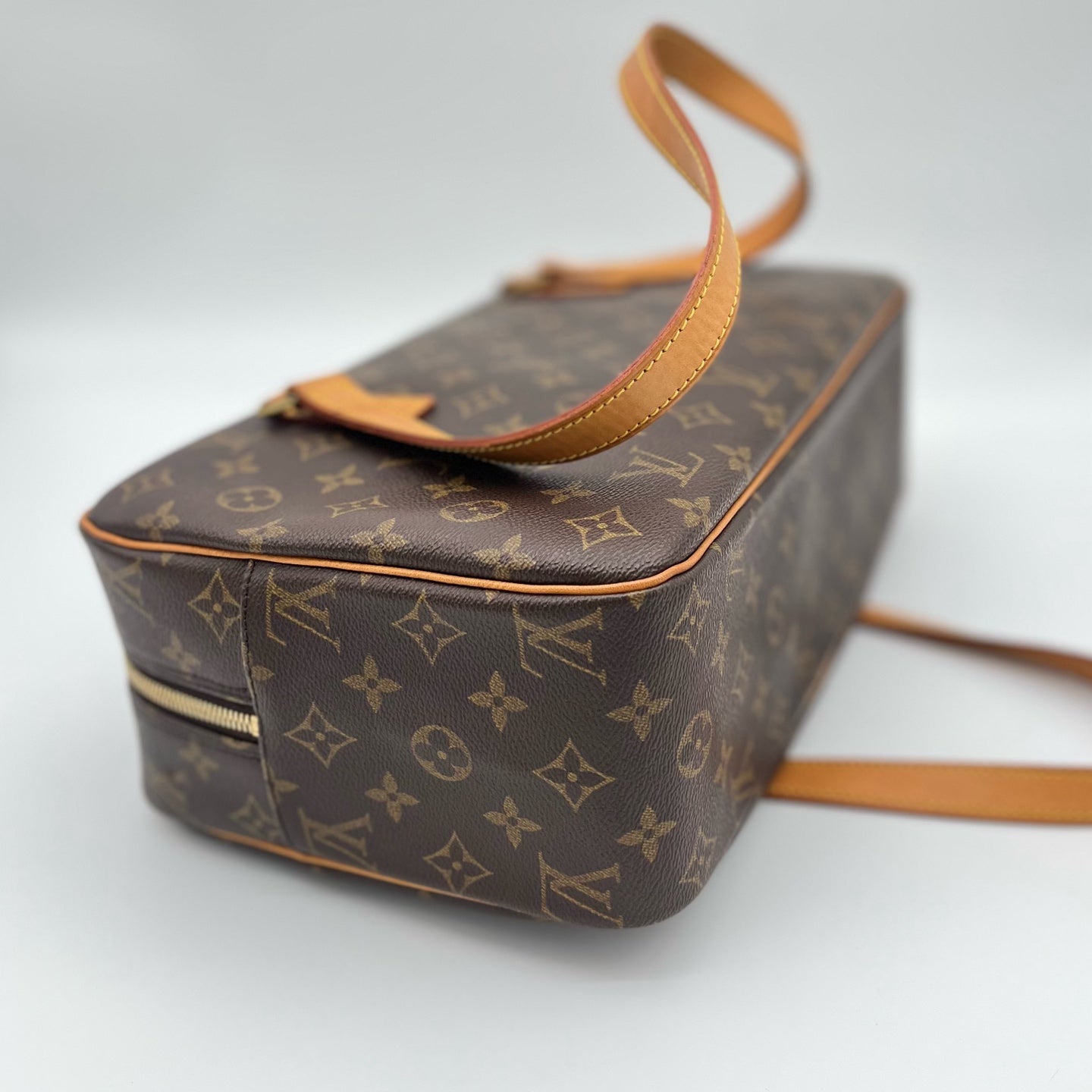 Louis Vuitton Monogram Canvas Open Top Handbag [Used]
