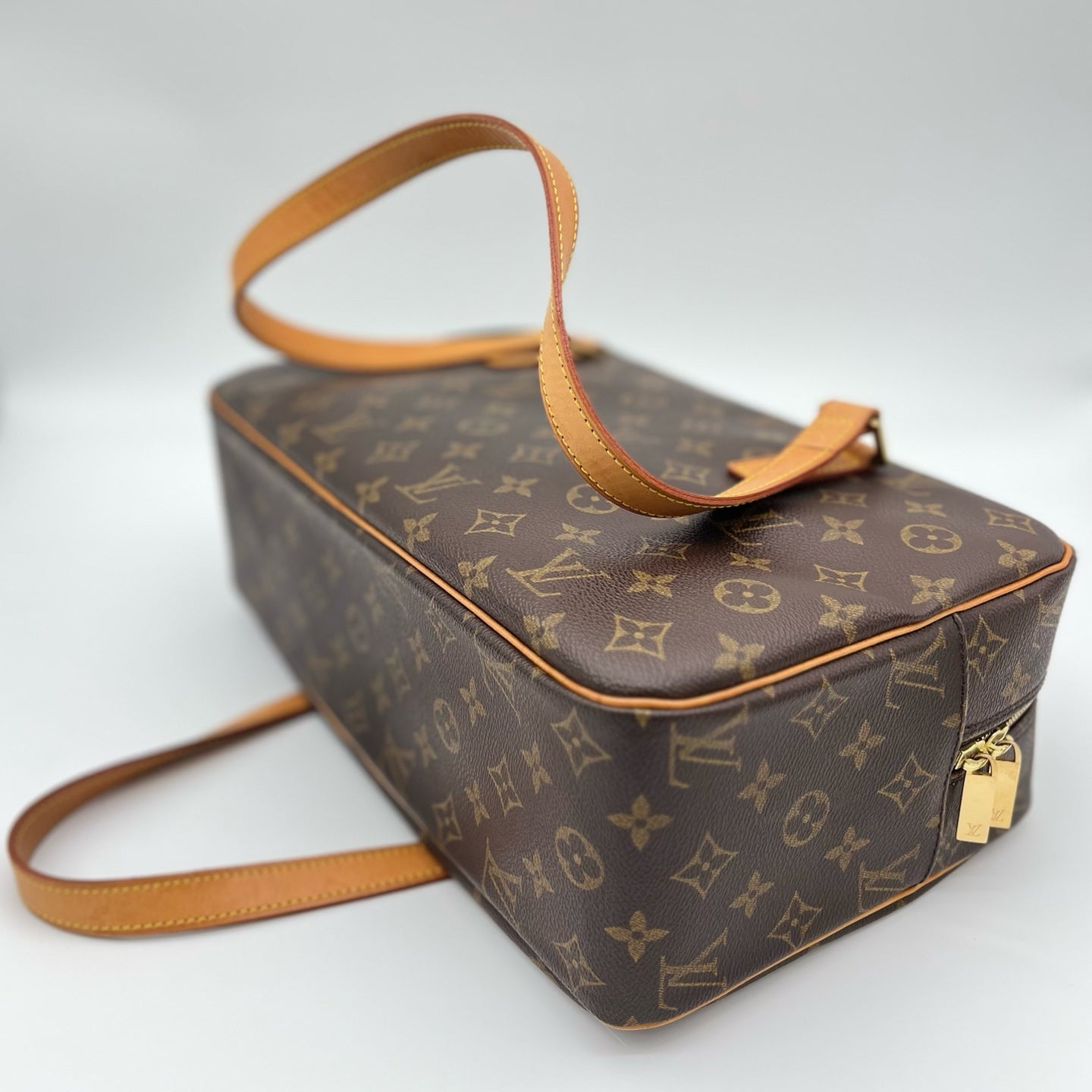 Louis Vuitton Monogram Canvas Open Top Handbag [Used]