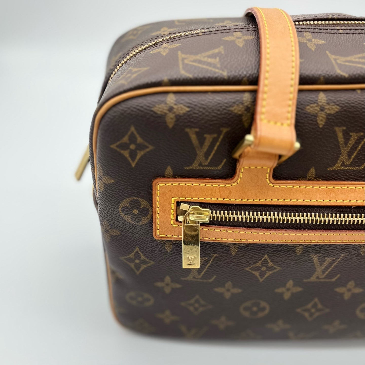 Louis Vuitton Monogram Canvas Open Top Handbag [Used]