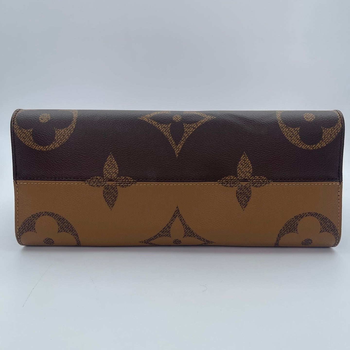 Louis Vuitton Onthego MM Giant Monogram Tote Bag [Used]