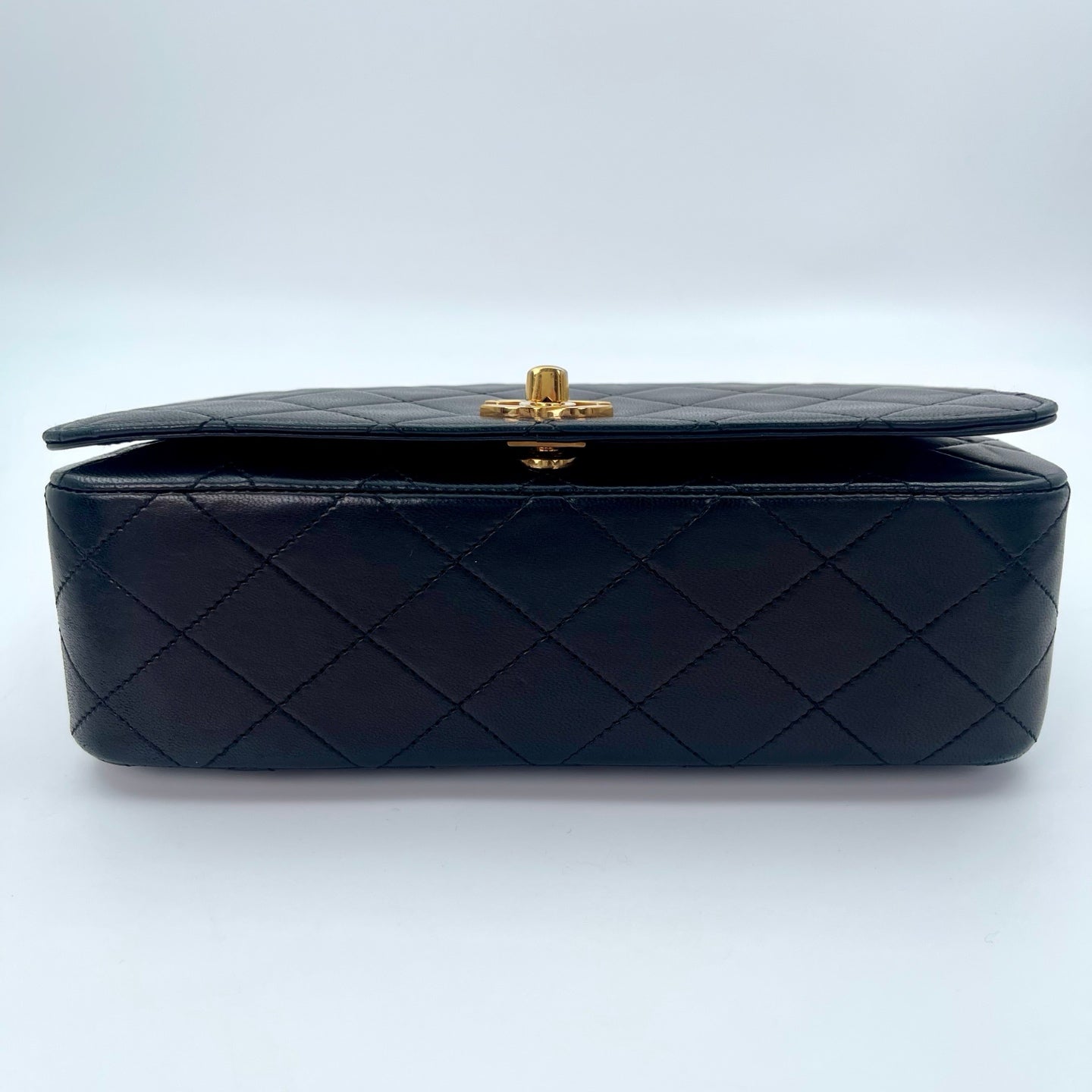 Chanel Black Lambskin Classic Flap Chain Shoulder Bag [Used]