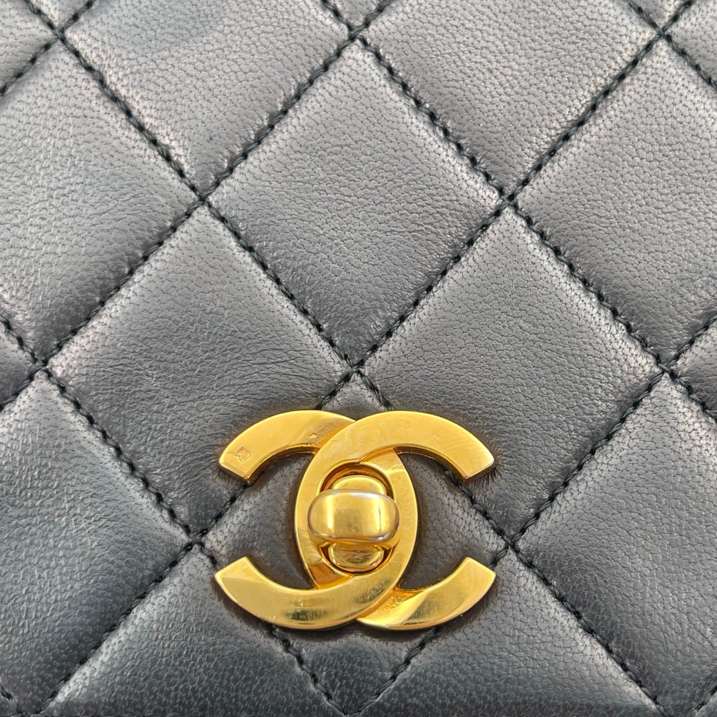 Chanel Black Lambskin Classic Flap Chain Shoulder Bag [Used]