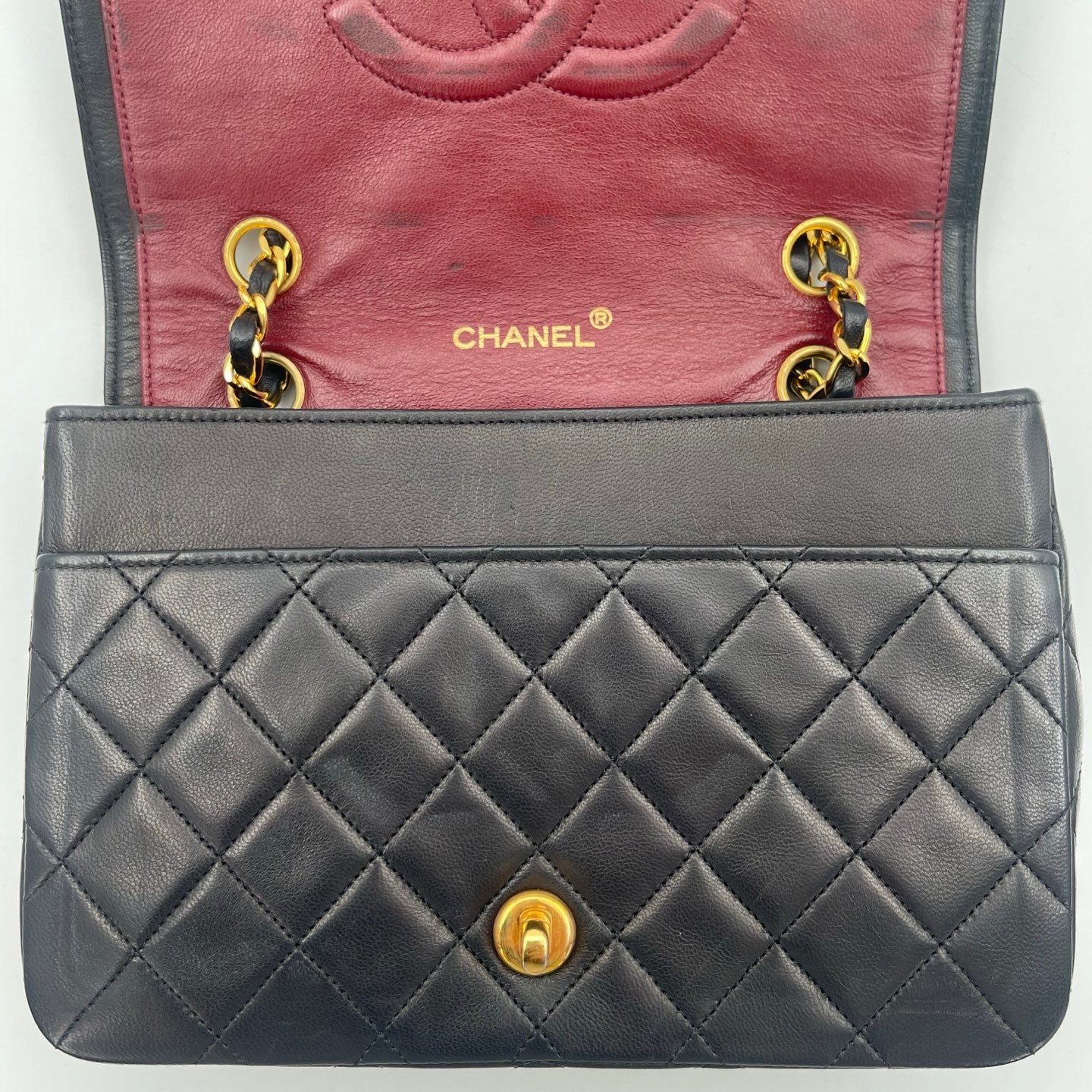 Chanel Black Lambskin Classic Flap Chain Shoulder Bag [Used]