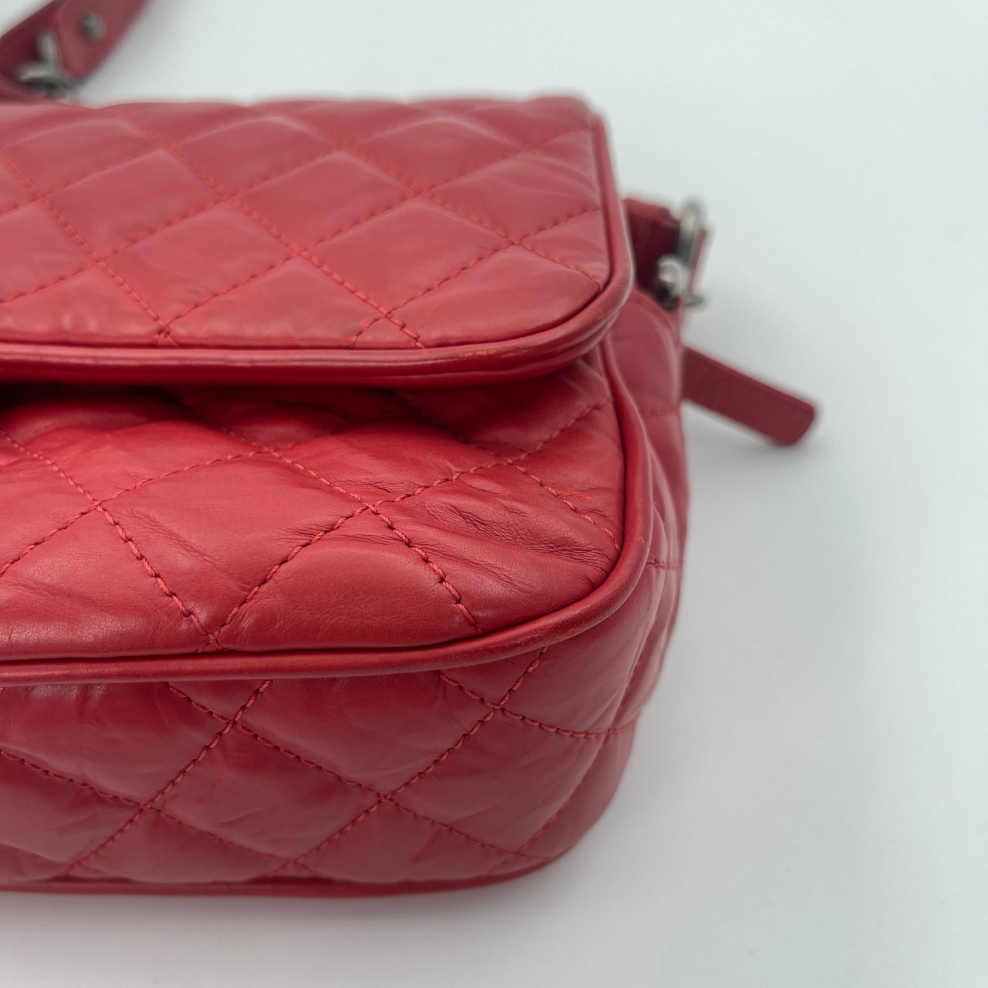 CHANEL 2016 Red Oiled Calfskin Easy Flap Chain Shoulder Bag [Used]