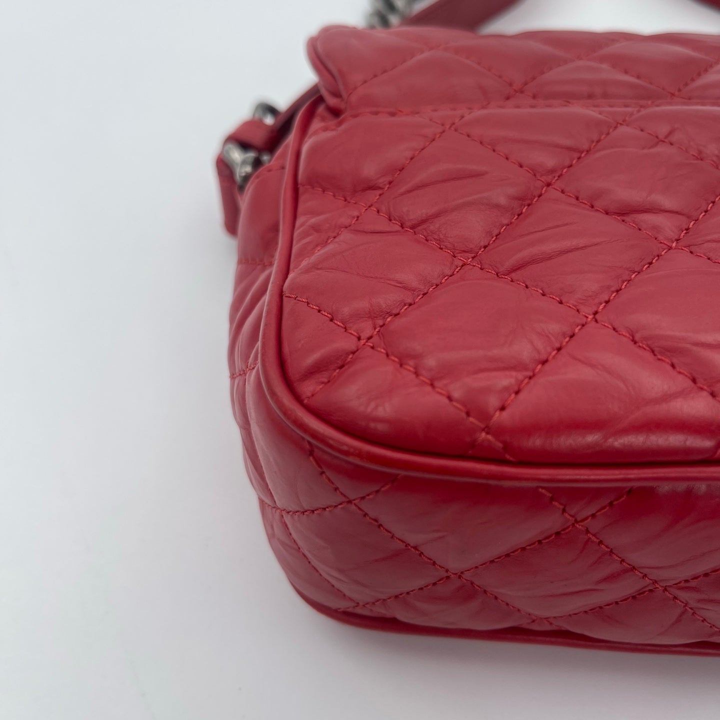 CHANEL 2016 Red Oiled Calfskin Easy Flap Chain Shoulder Bag [Used]