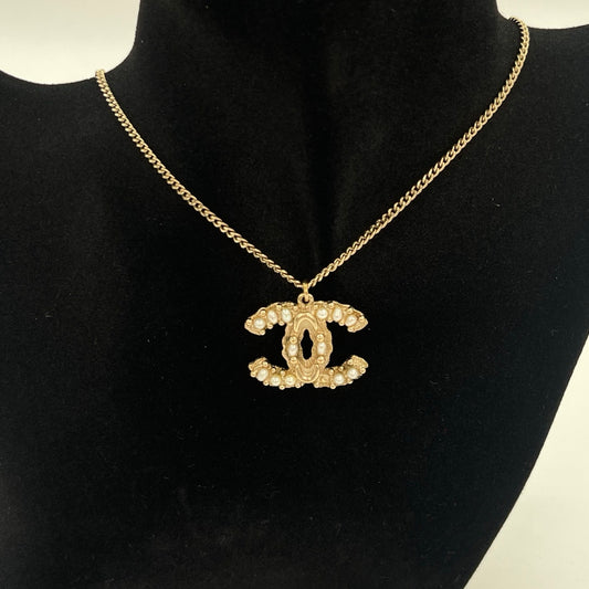 Chanel Pale Gold Embossed Pearl Necklace [Used]
