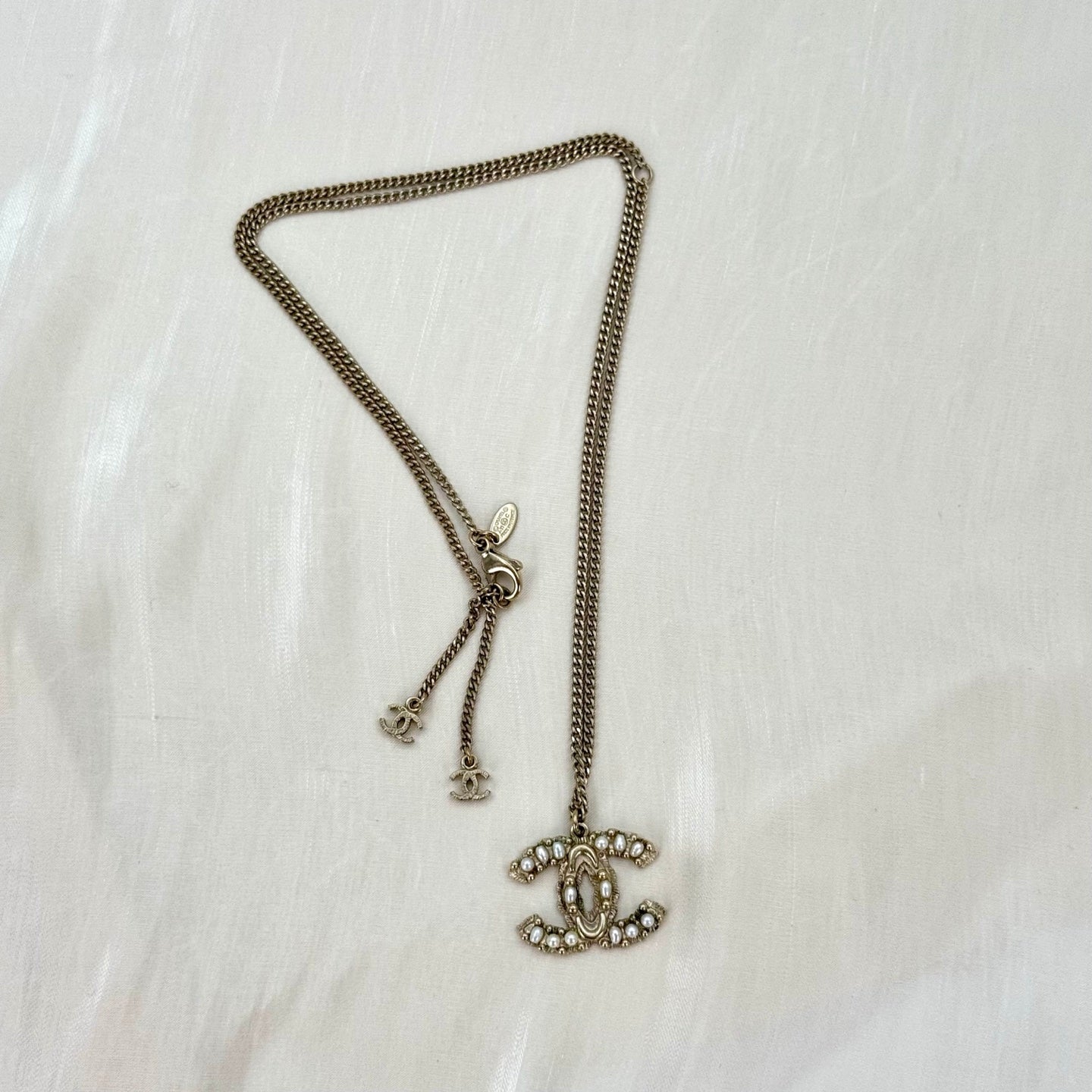 Chanel Pale Gold Embossed Pearl Necklace [Used]