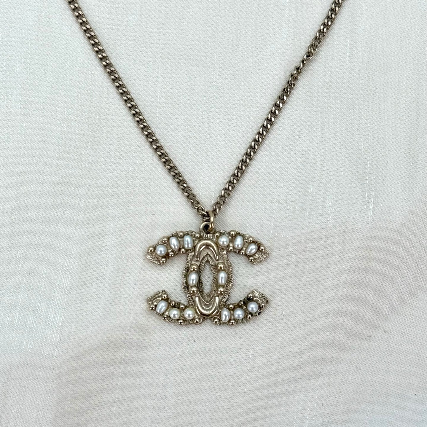 Chanel Pale Gold Embossed Pearl Necklace [Used]