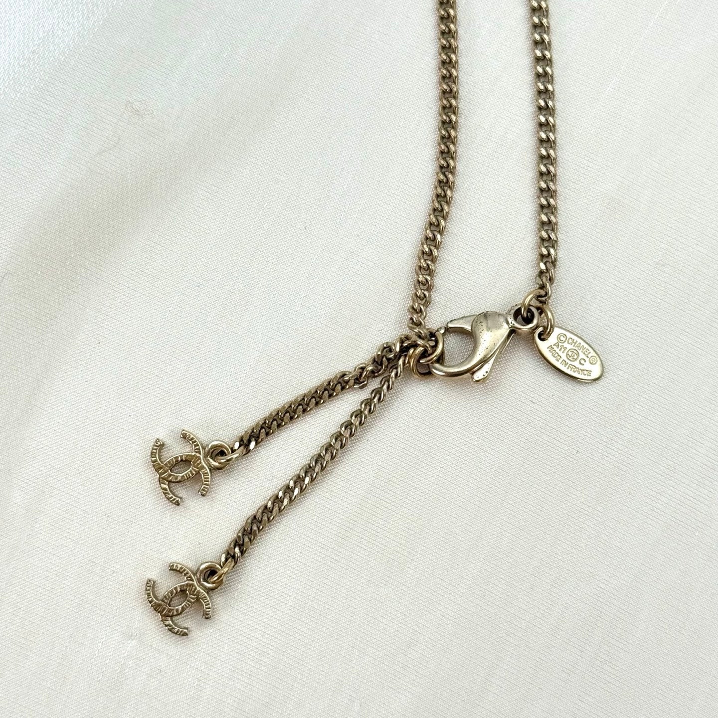 Chanel Pale Gold Embossed Pearl Necklace [Used]