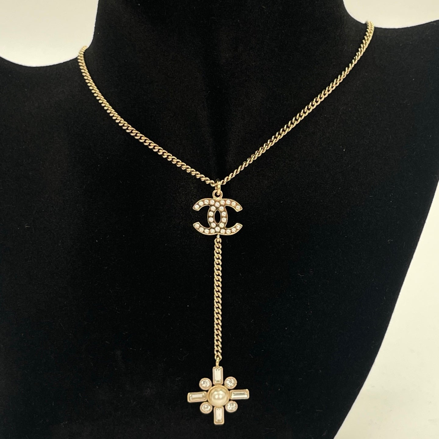 Chanel Pale Gold Rhinestone CC Starburst Pendant Necklace [Used]