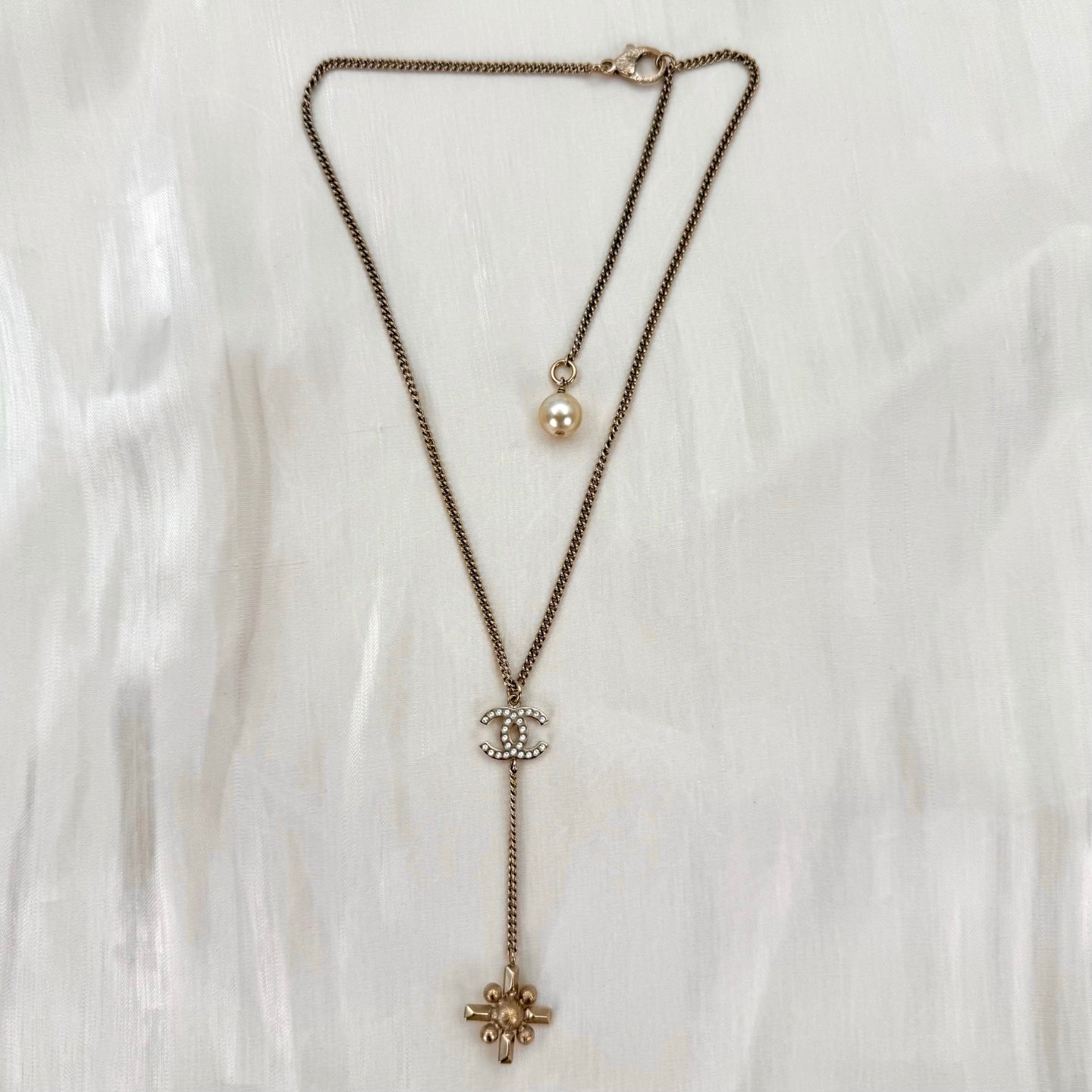 Chanel Pale Gold Rhinestone CC Starburst Pendant Necklace [Used]