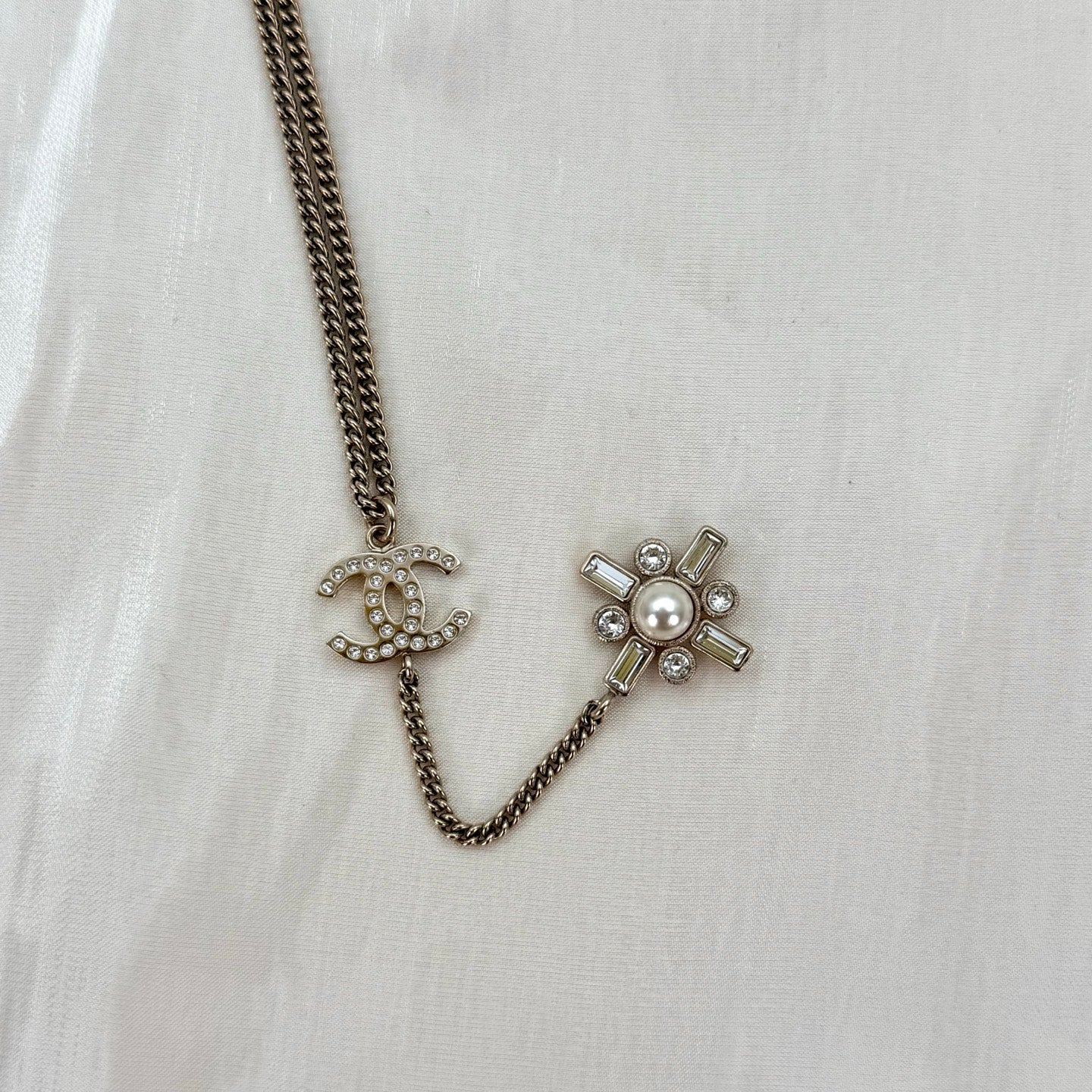 Chanel Pale Gold Rhinestone CC Starburst Pendant Necklace [Used]