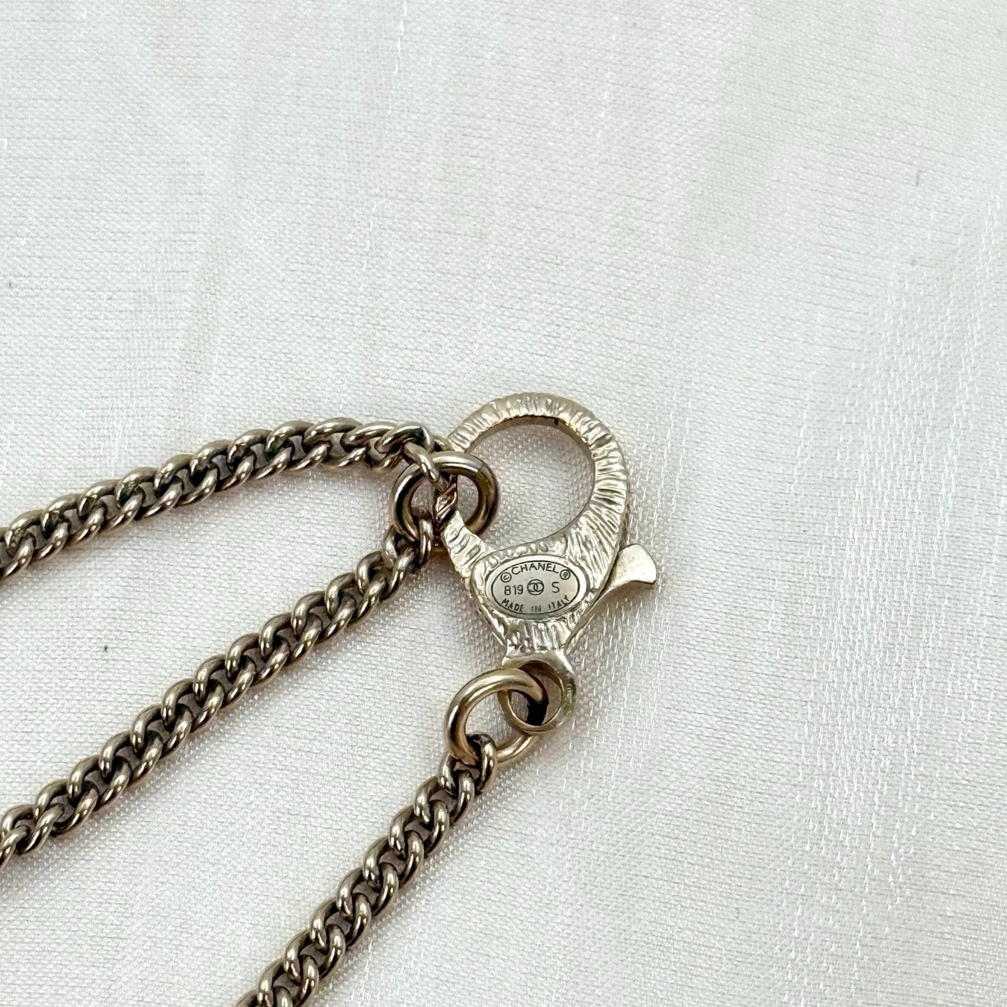 Chanel Pale Gold Rhinestone CC Starburst Pendant Necklace [Used]