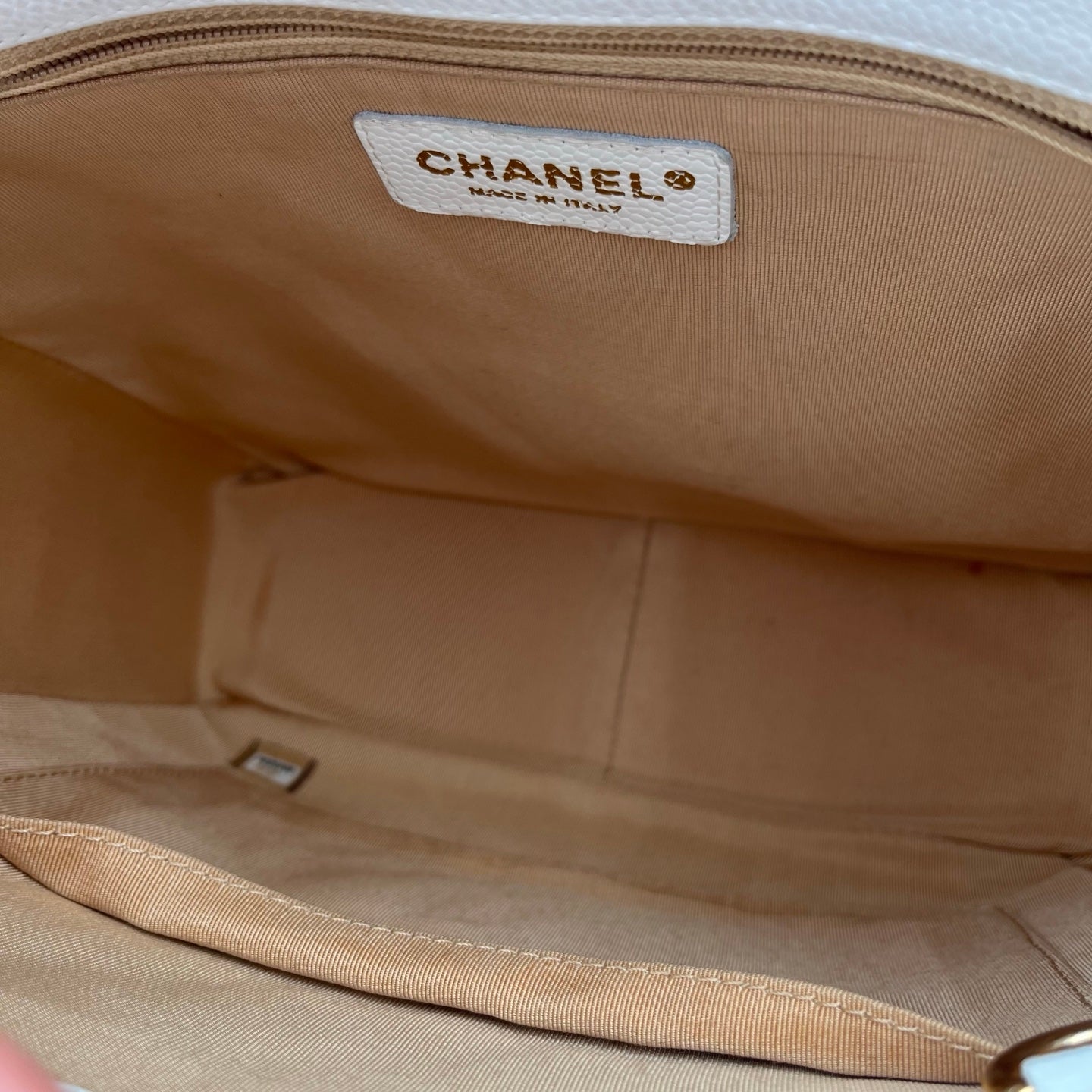 Chanel PST Petit Shopping Tote White/Gold [Used]