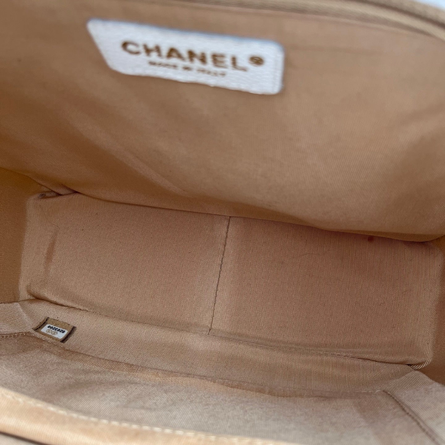Chanel PST Petit Shopping Tote White/Gold [Used]