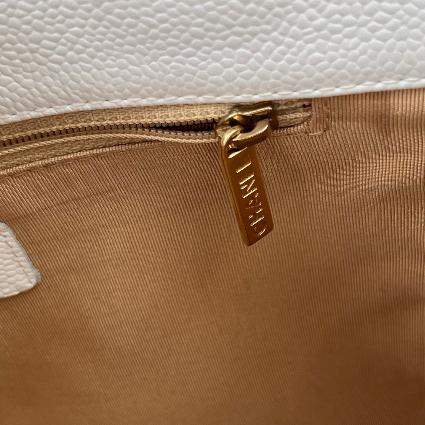 Chanel PST Petit Shopping Tote White/Gold [Used]