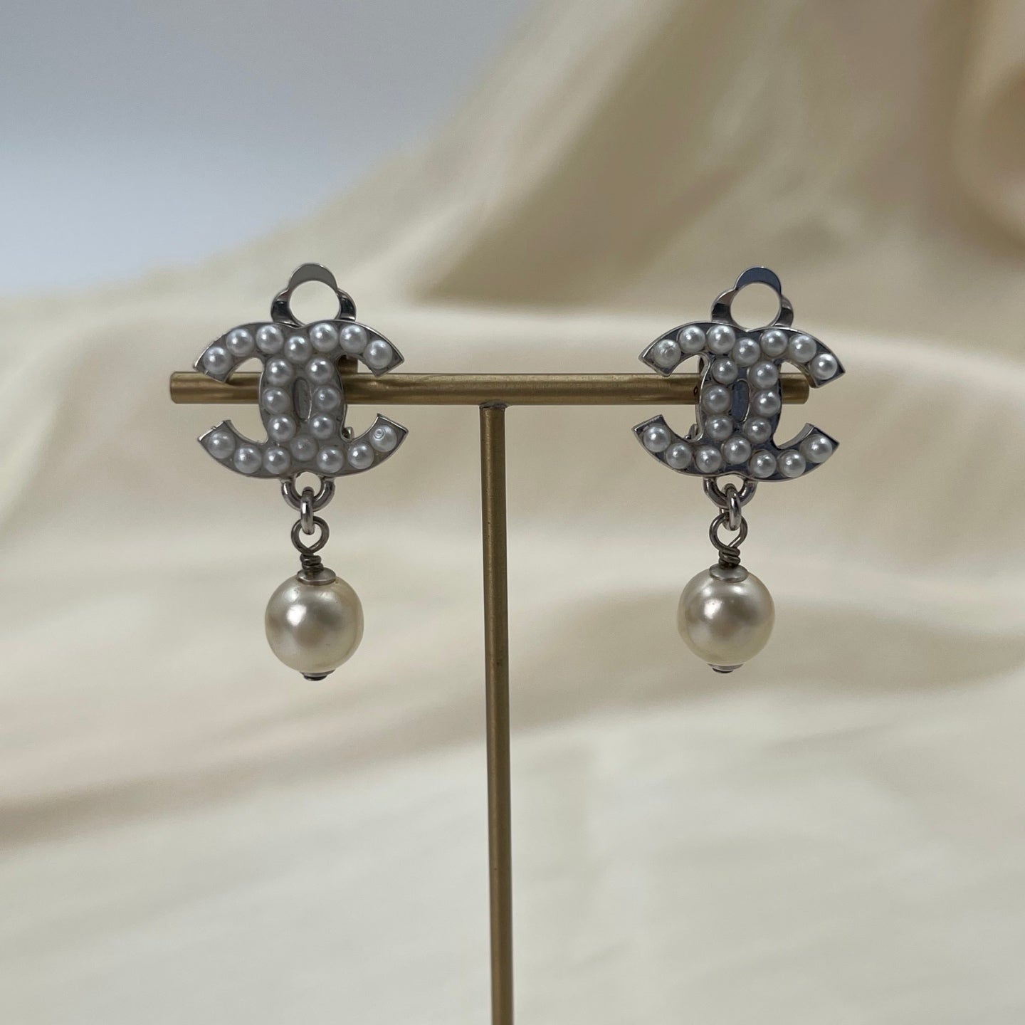 Chanel CC Logo Pearl Drop Earrings[Used]