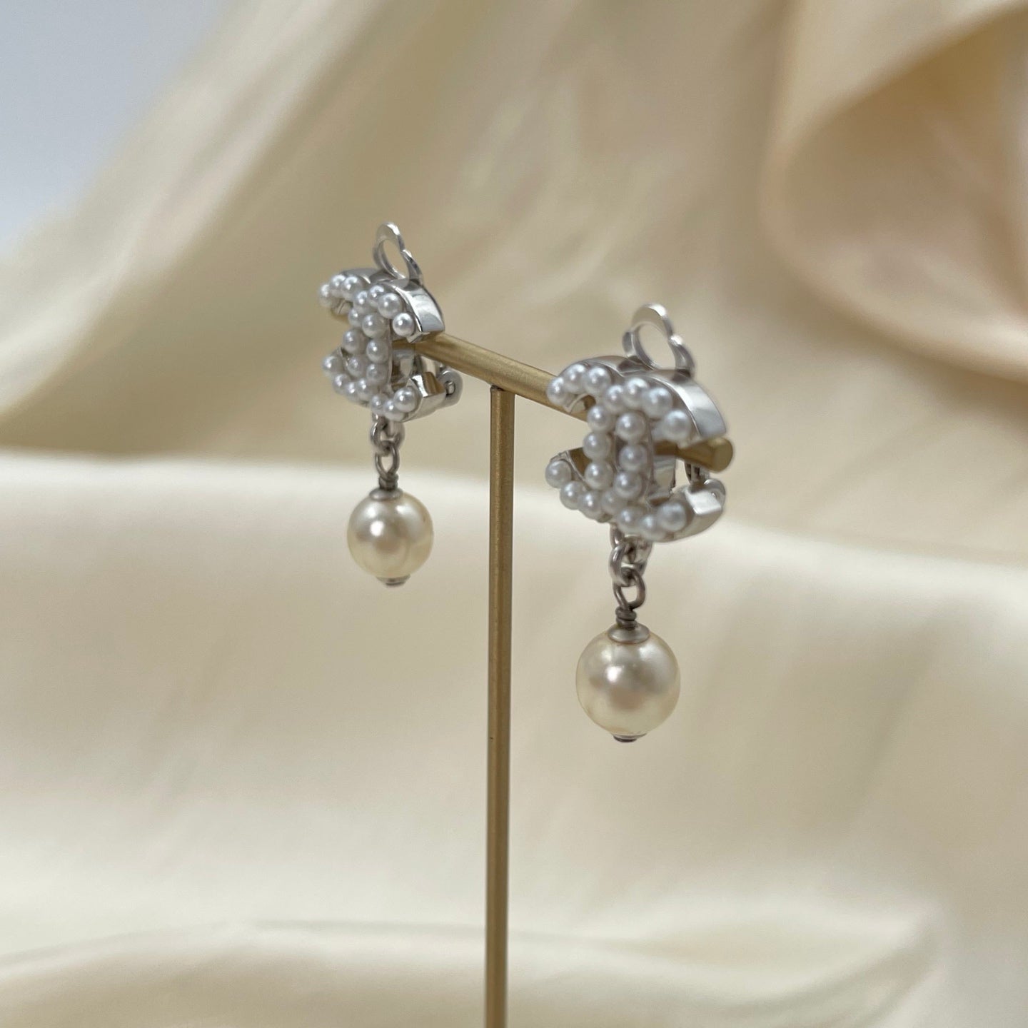 Chanel CC Logo Pearl Drop Earrings[Used]