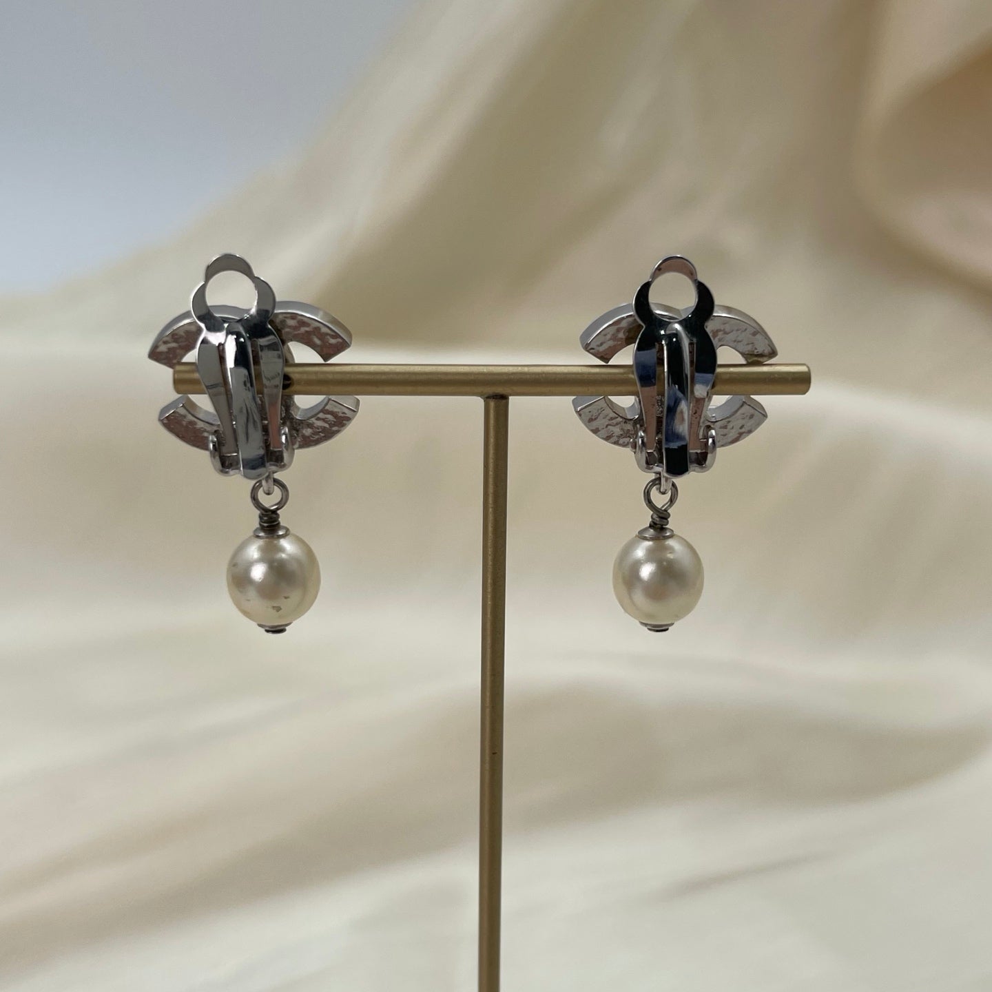 Chanel CC Logo Pearl Drop Earrings[Used]