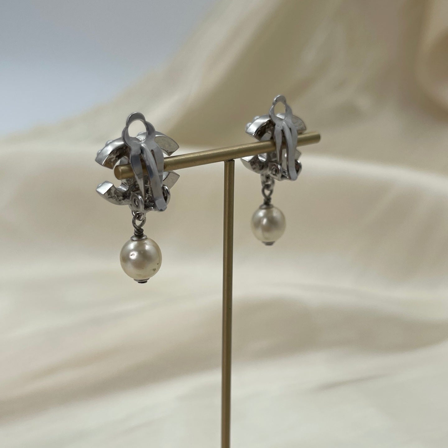 Chanel CC Logo Pearl Drop Earrings[Used]