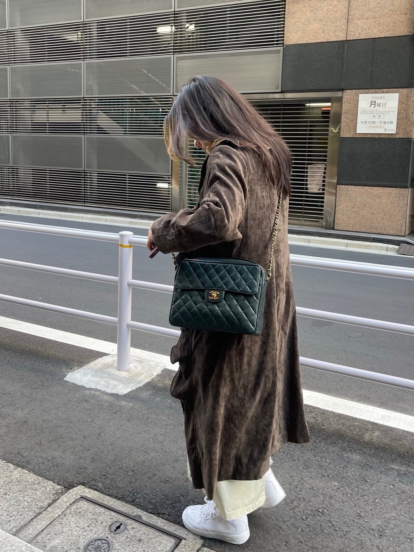 CHANEL Dark Green Matelasse Decamato Jumbo CaviarSkin Shoulder Bag  [Used]