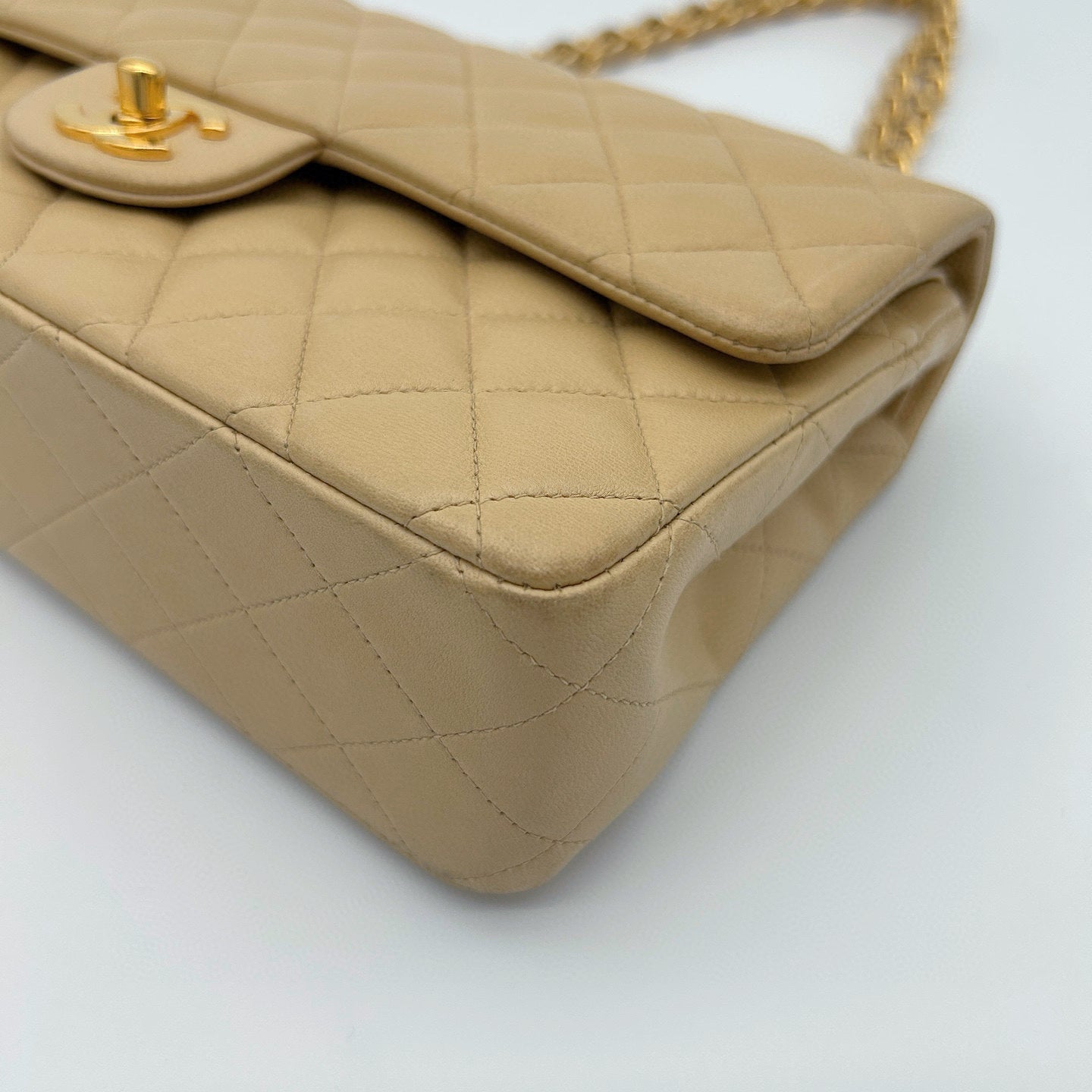 Chanel Beige Clair Lambskin Classic Flap Bag with Gold-Tone Chain 25cm [Used]