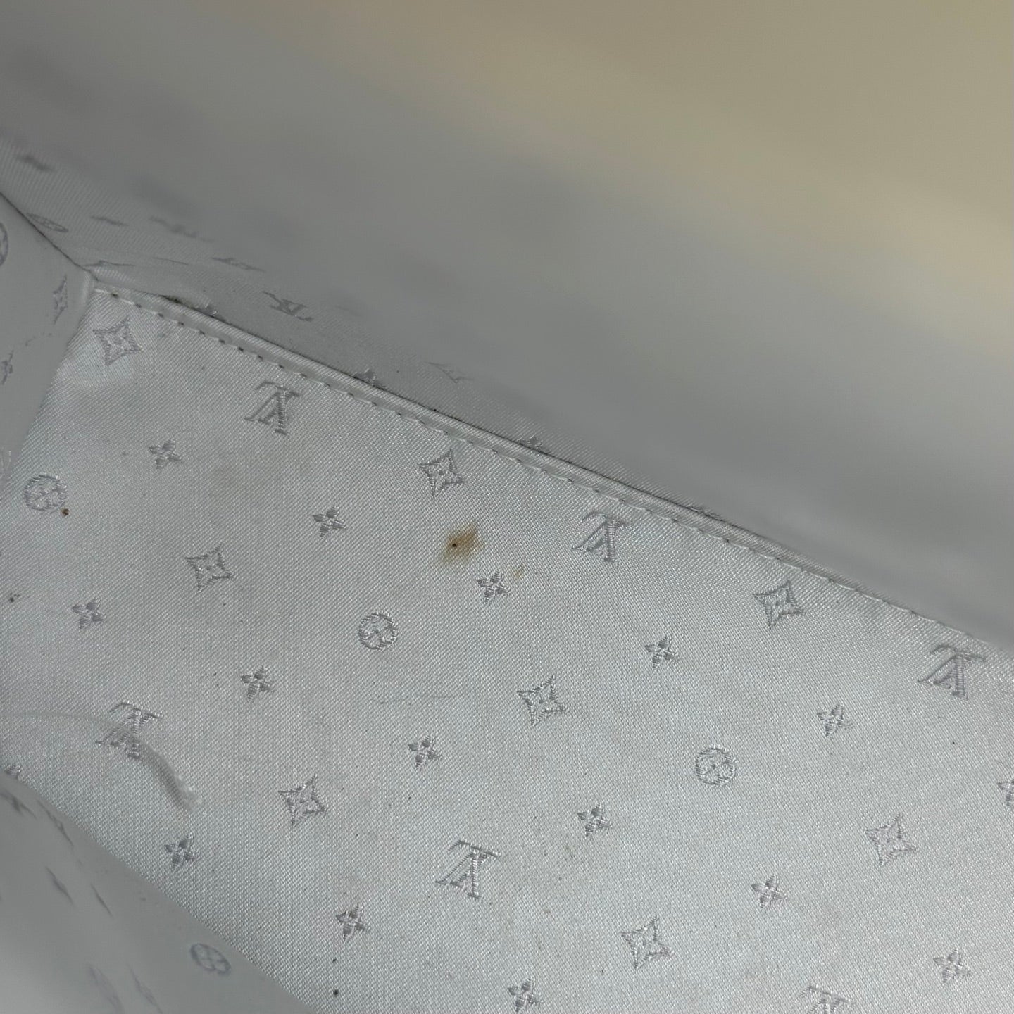 Louis Vuitton White Suhali Leather Studded Handbag with Gold Hardware [Used]