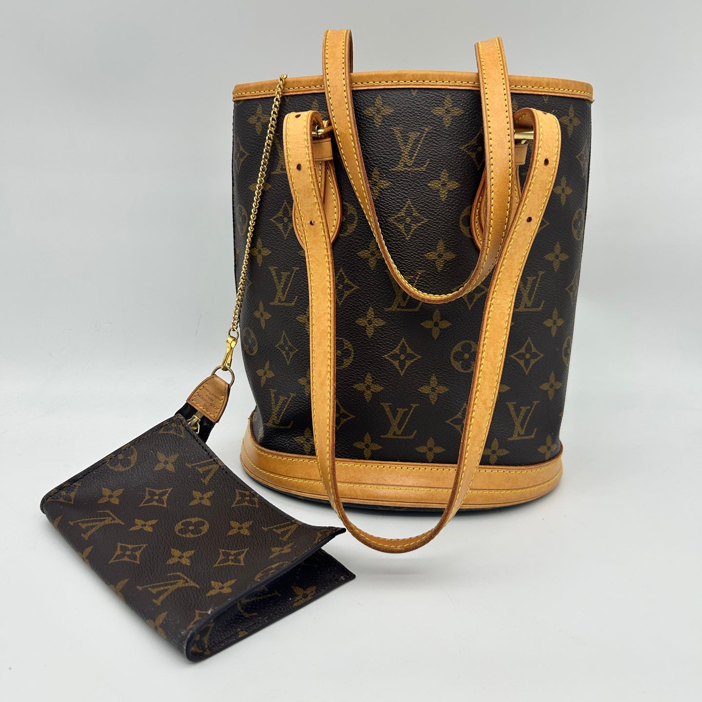 Louis Vuitton Classic Leather Bucket Tote Bag [Used]