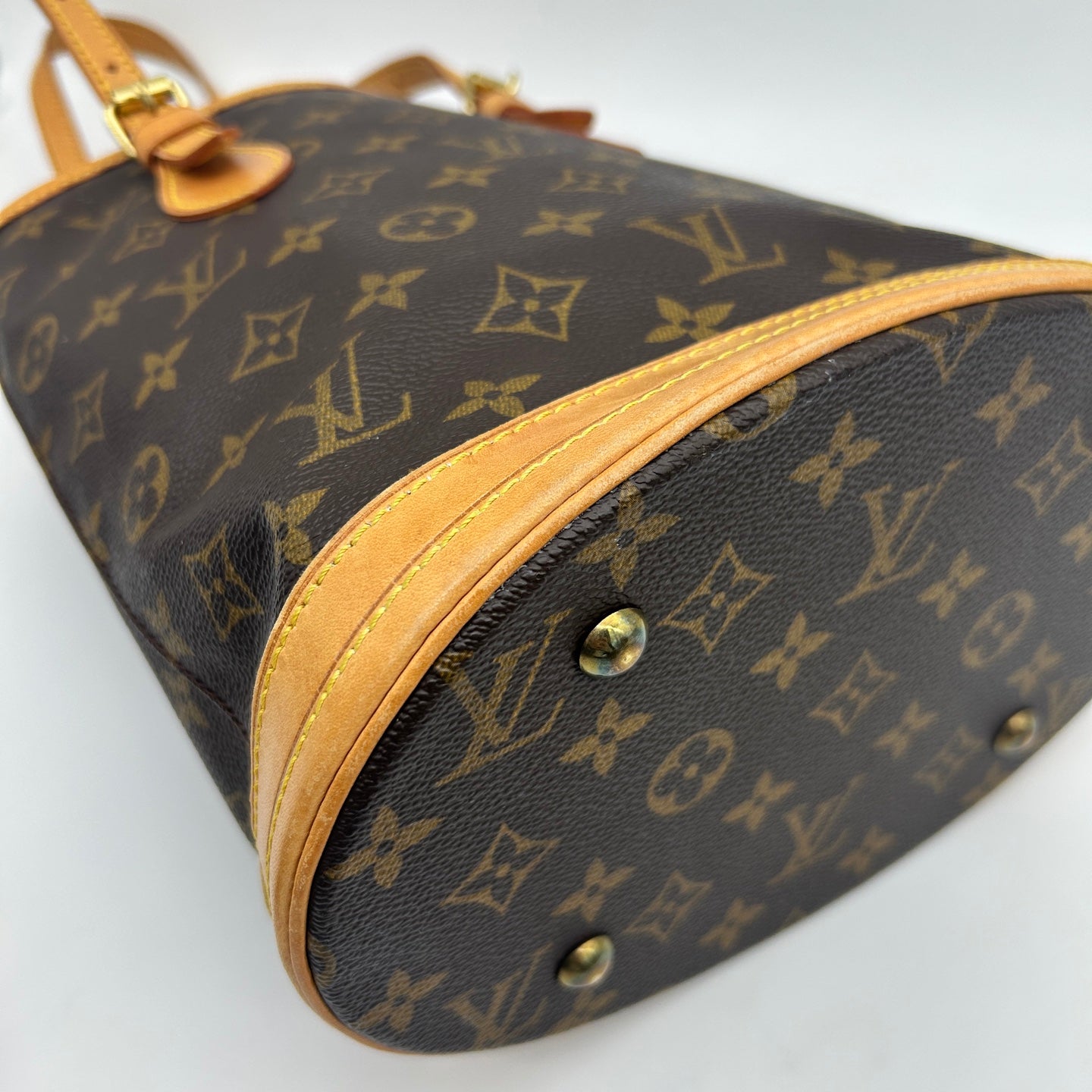 Louis Vuitton Classic Leather Bucket Tote Bag [Used]