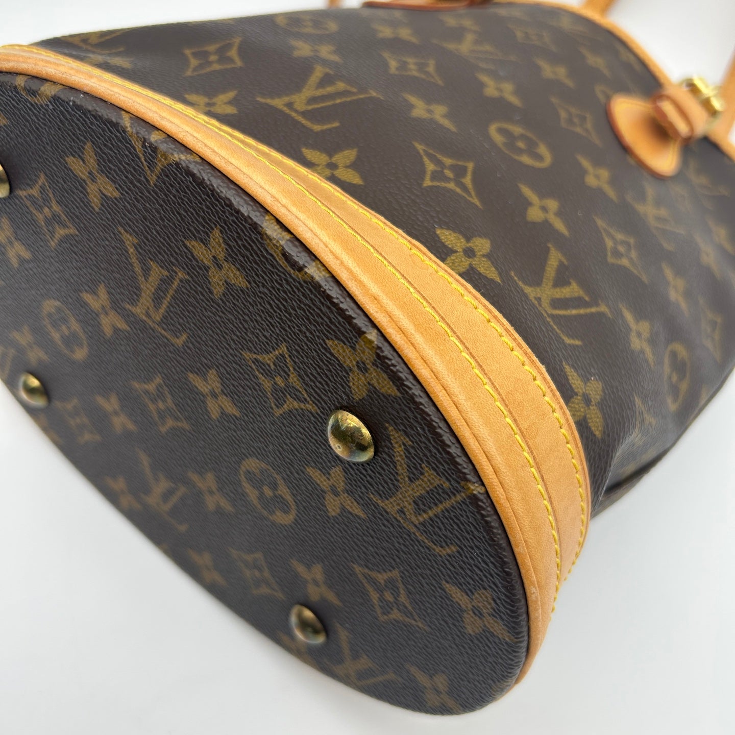 Louis Vuitton Classic Leather Bucket Tote Bag [Used]