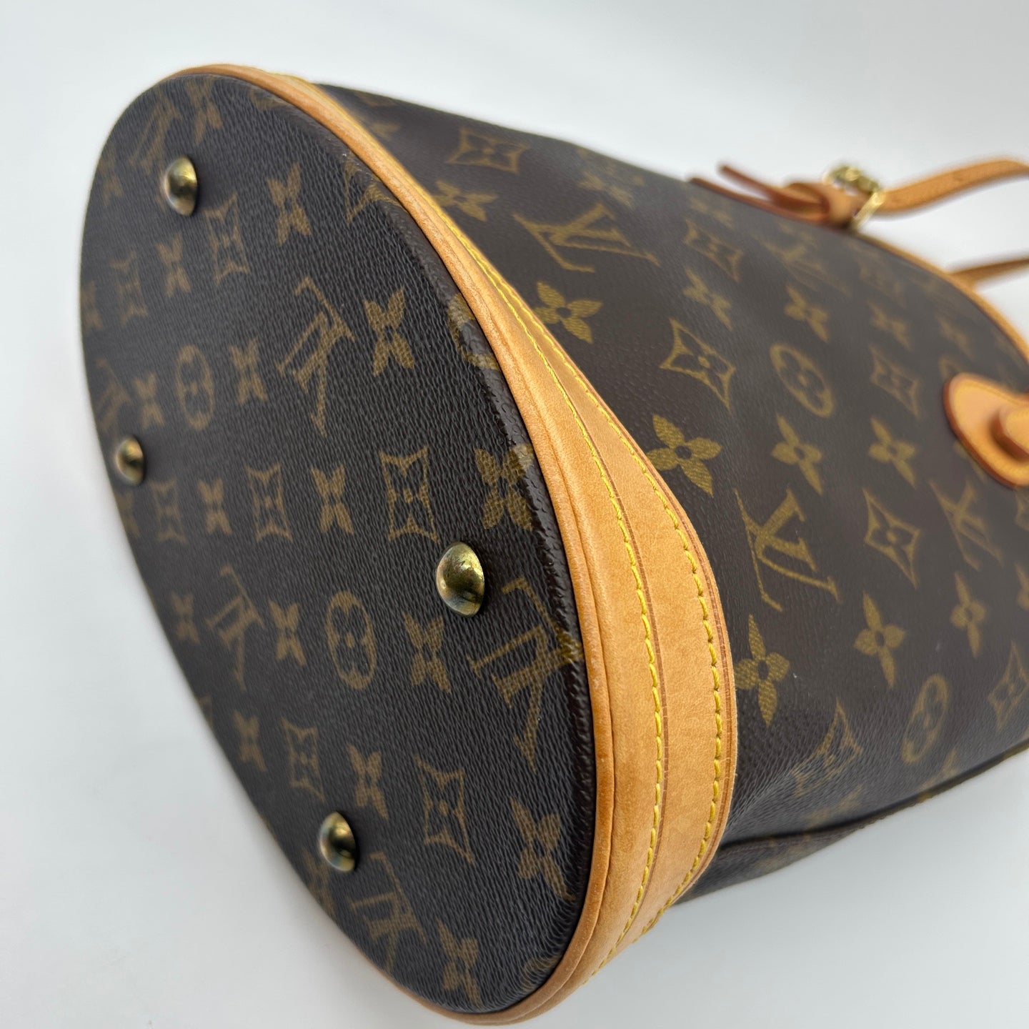 Louis Vuitton Classic Leather Bucket Tote Bag [Used]