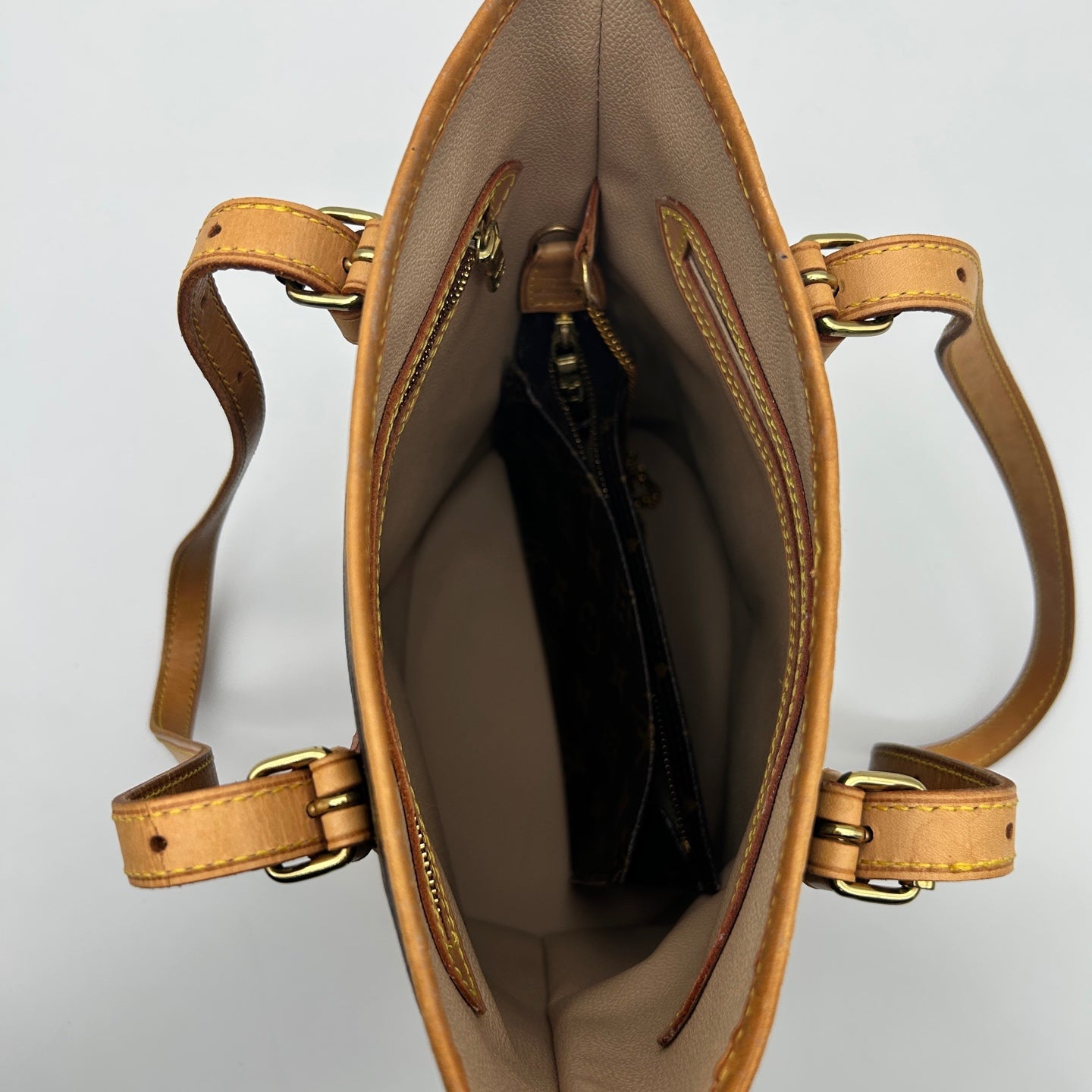 Louis Vuitton Classic Leather Bucket Tote Bag [Used]