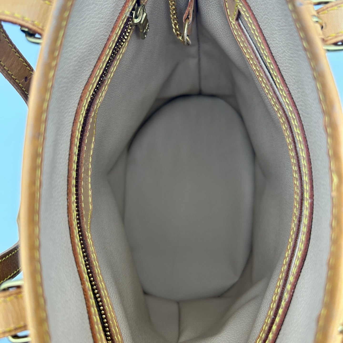 Louis Vuitton Classic Leather Bucket Tote Bag [Used]