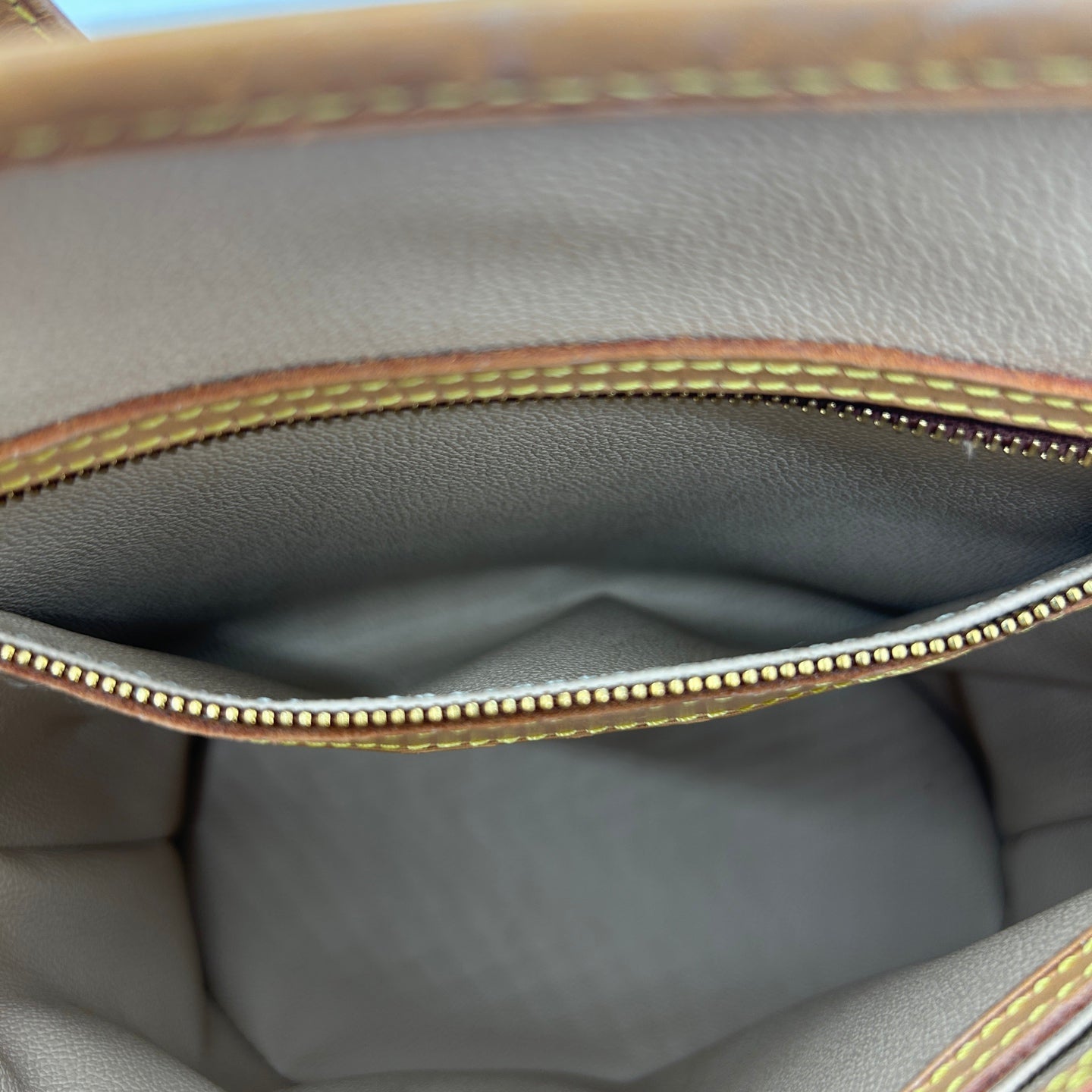 Louis Vuitton Classic Leather Bucket Tote Bag [Used]