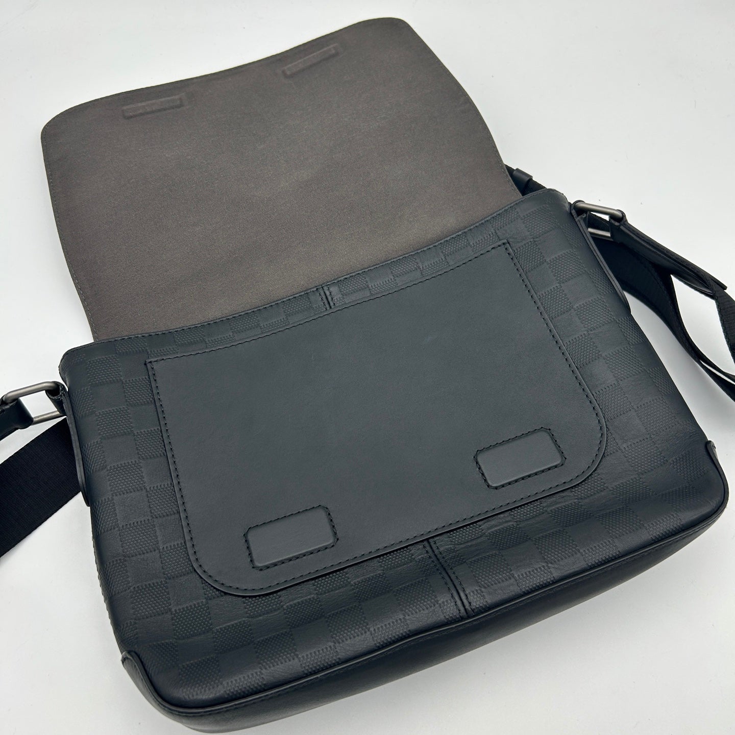 Louis Vuitton Black Damier Infini Leather Messenger Bag [Used]