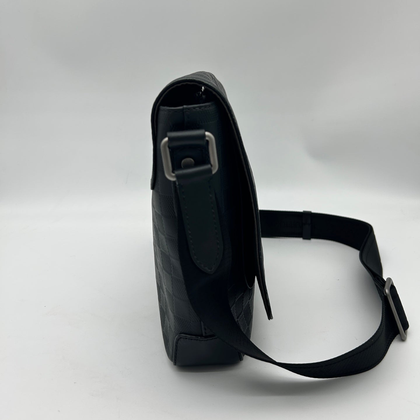 Louis Vuitton Black Damier Infini Leather Messenger Bag [Used]