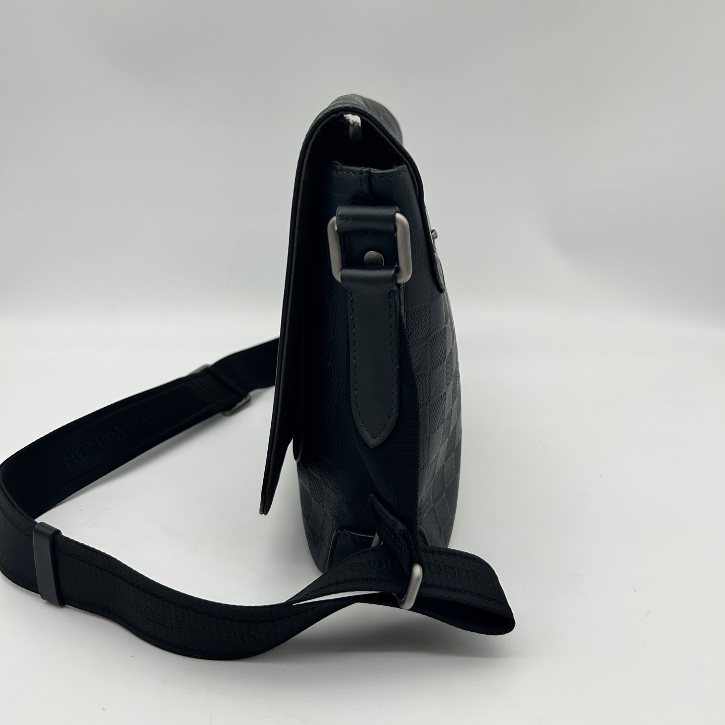 Louis Vuitton Black Damier Infini Leather Messenger Bag [Used]