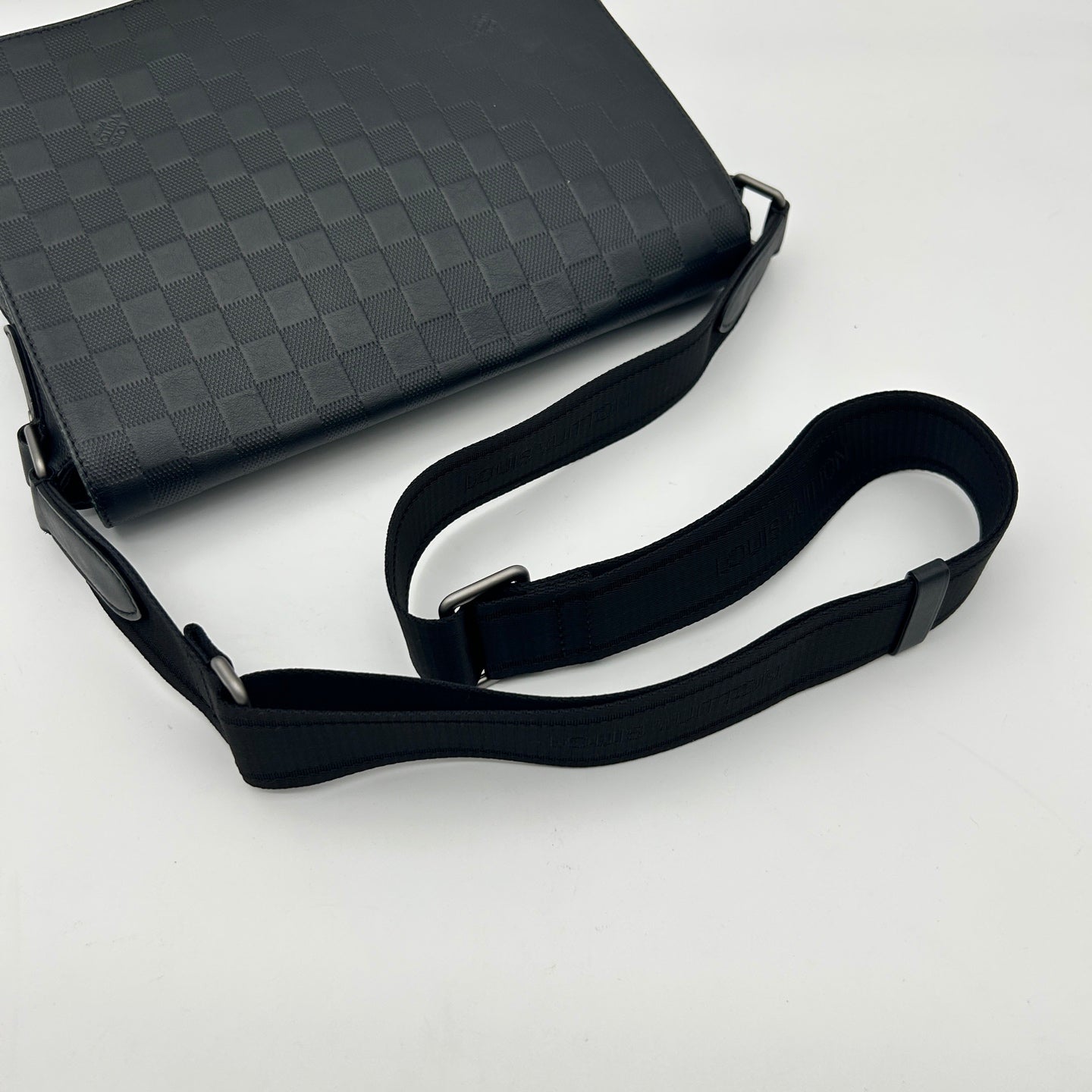 Louis Vuitton Black Damier Infini Leather Messenger Bag [Used]