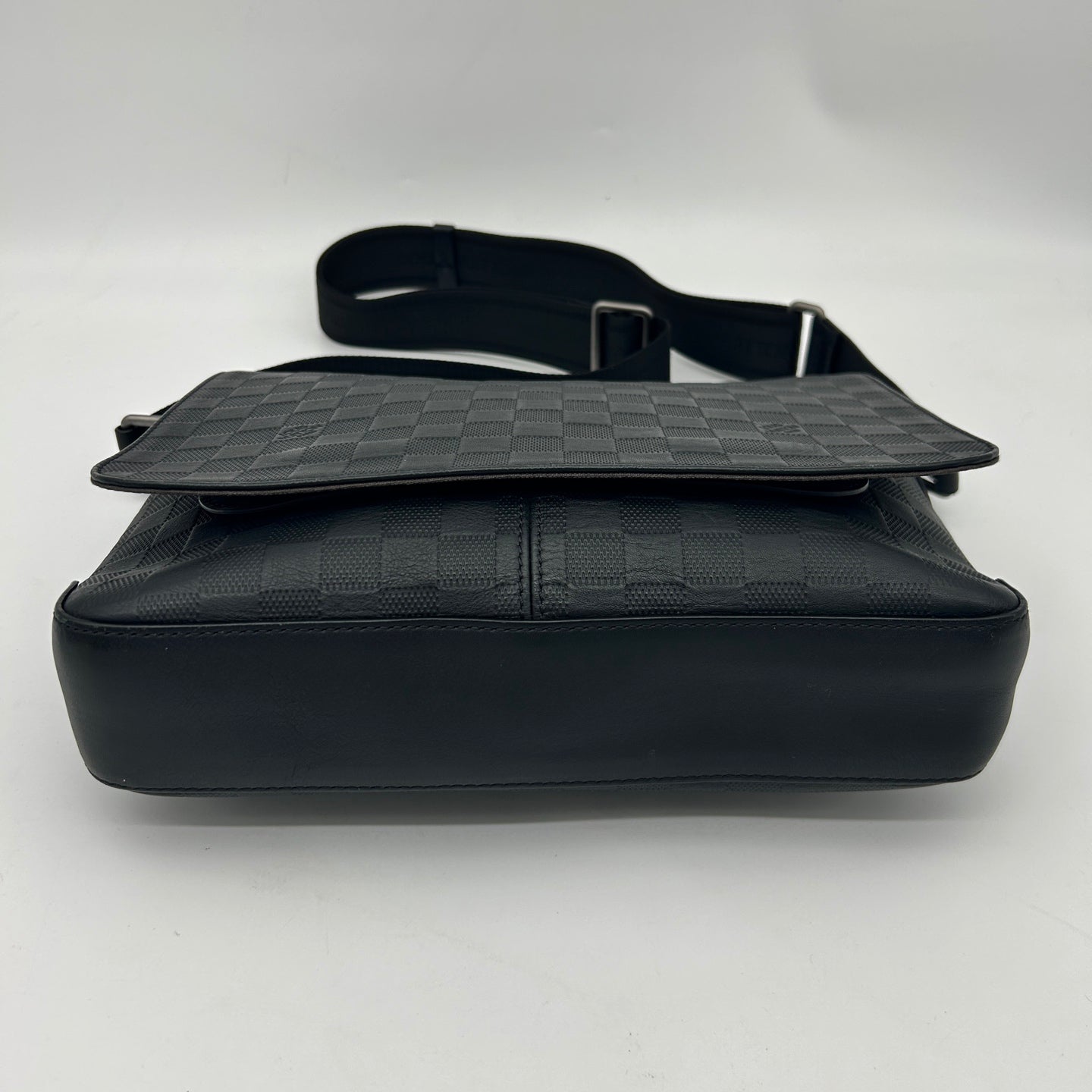 Louis Vuitton Black Damier Infini Leather Messenger Bag [Used]
