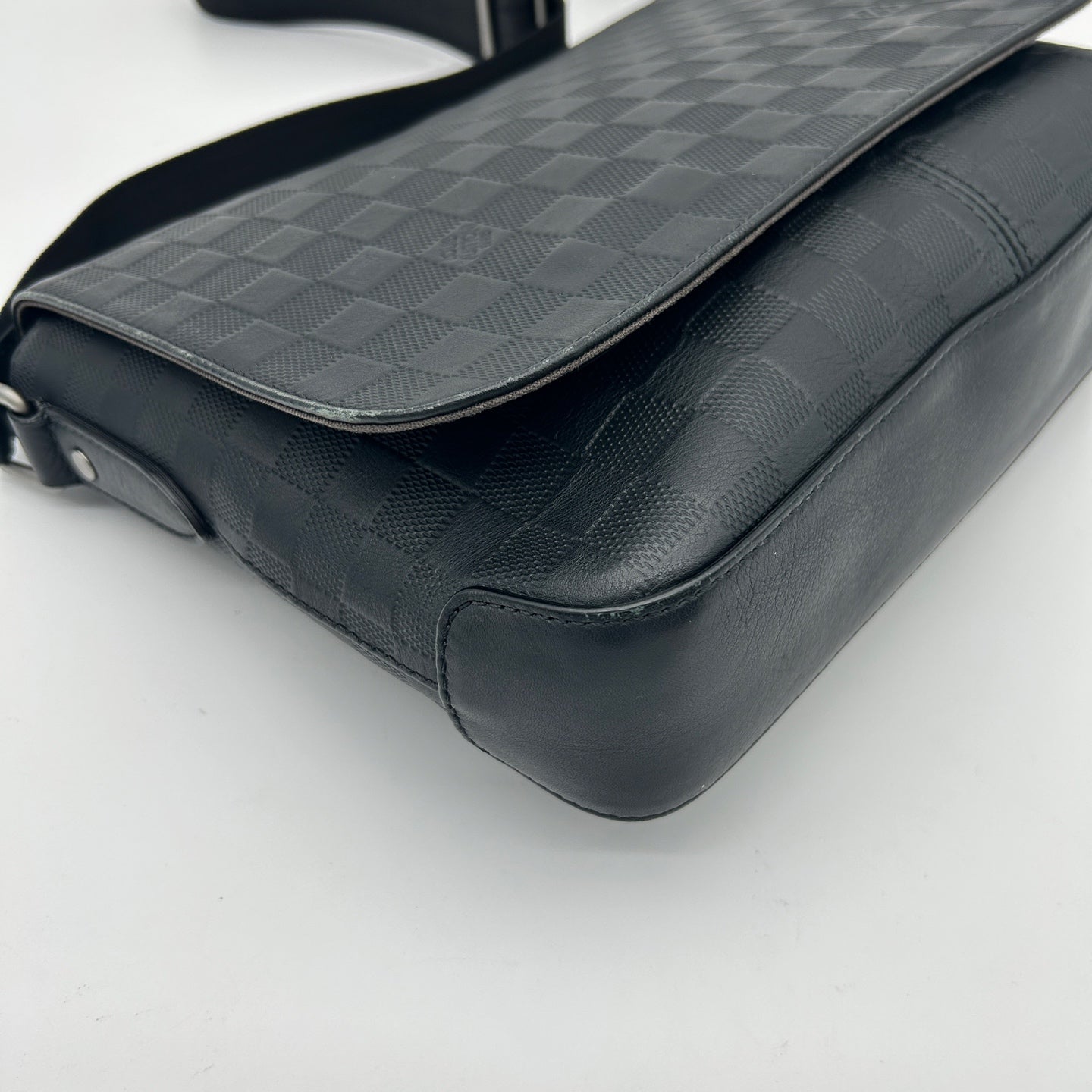 Louis Vuitton Black Damier Infini Leather Messenger Bag [Used]