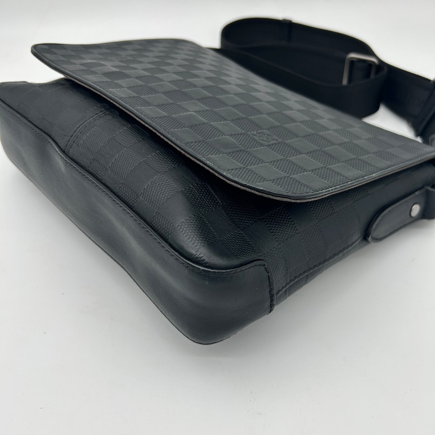 Louis Vuitton Black Damier Infini Leather Messenger Bag [Used]