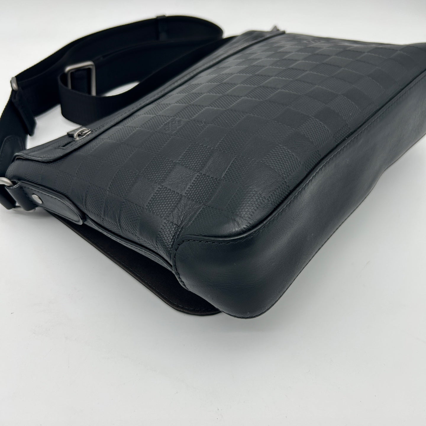 Louis Vuitton Black Damier Infini Leather Messenger Bag [Used]
